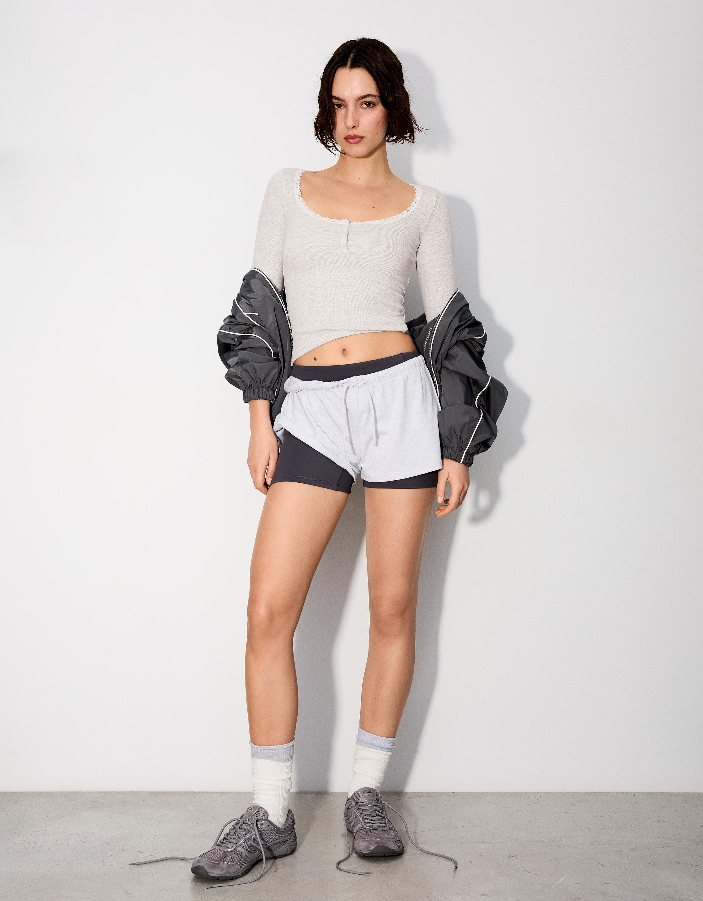Lace V-neck long sleeve T-shirt — Grey