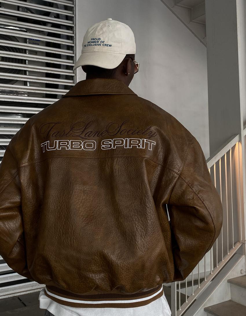 Jaket disulam kulit imitasi-Kecokelatan