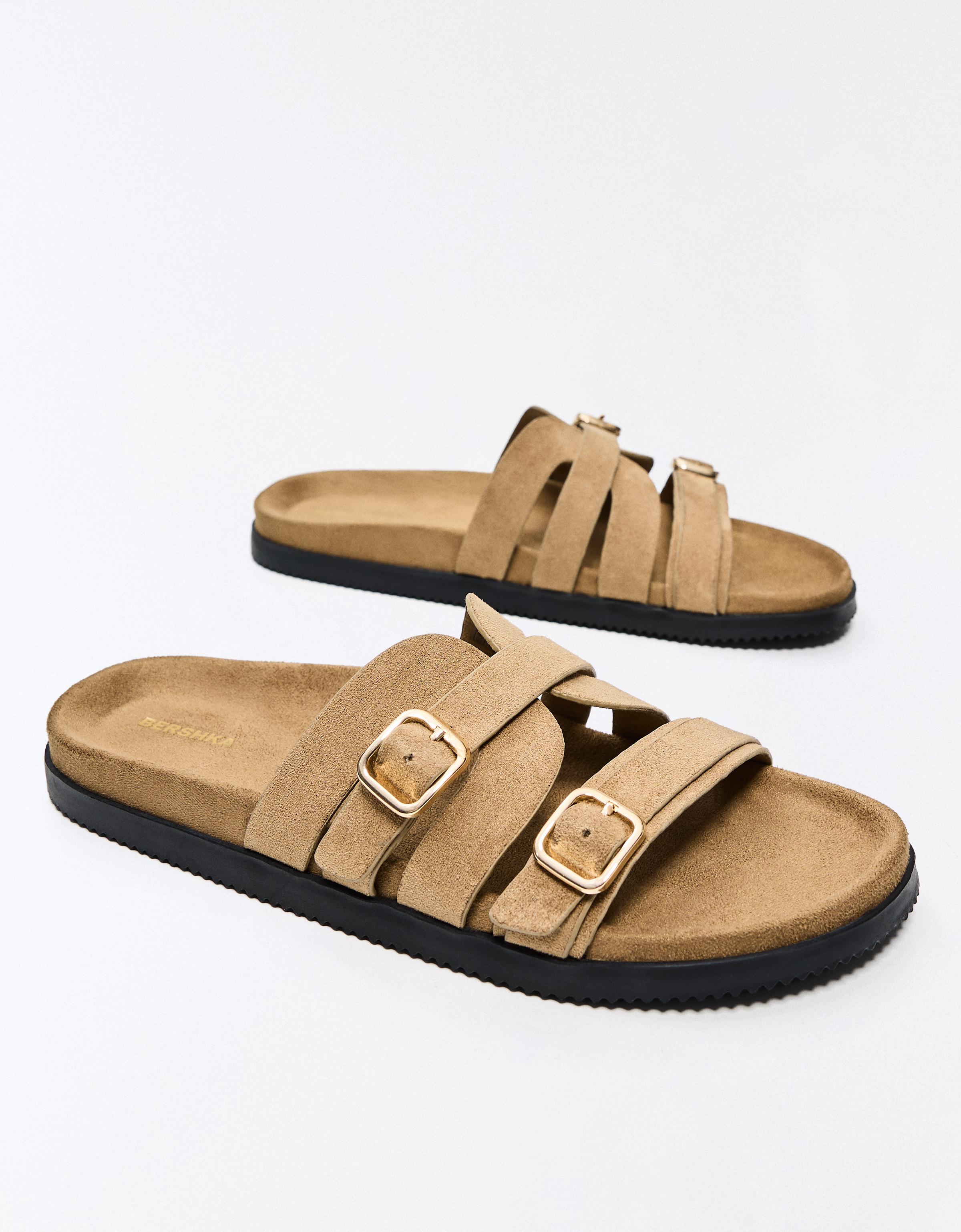 Buckle detail flat slider sandals — Tan