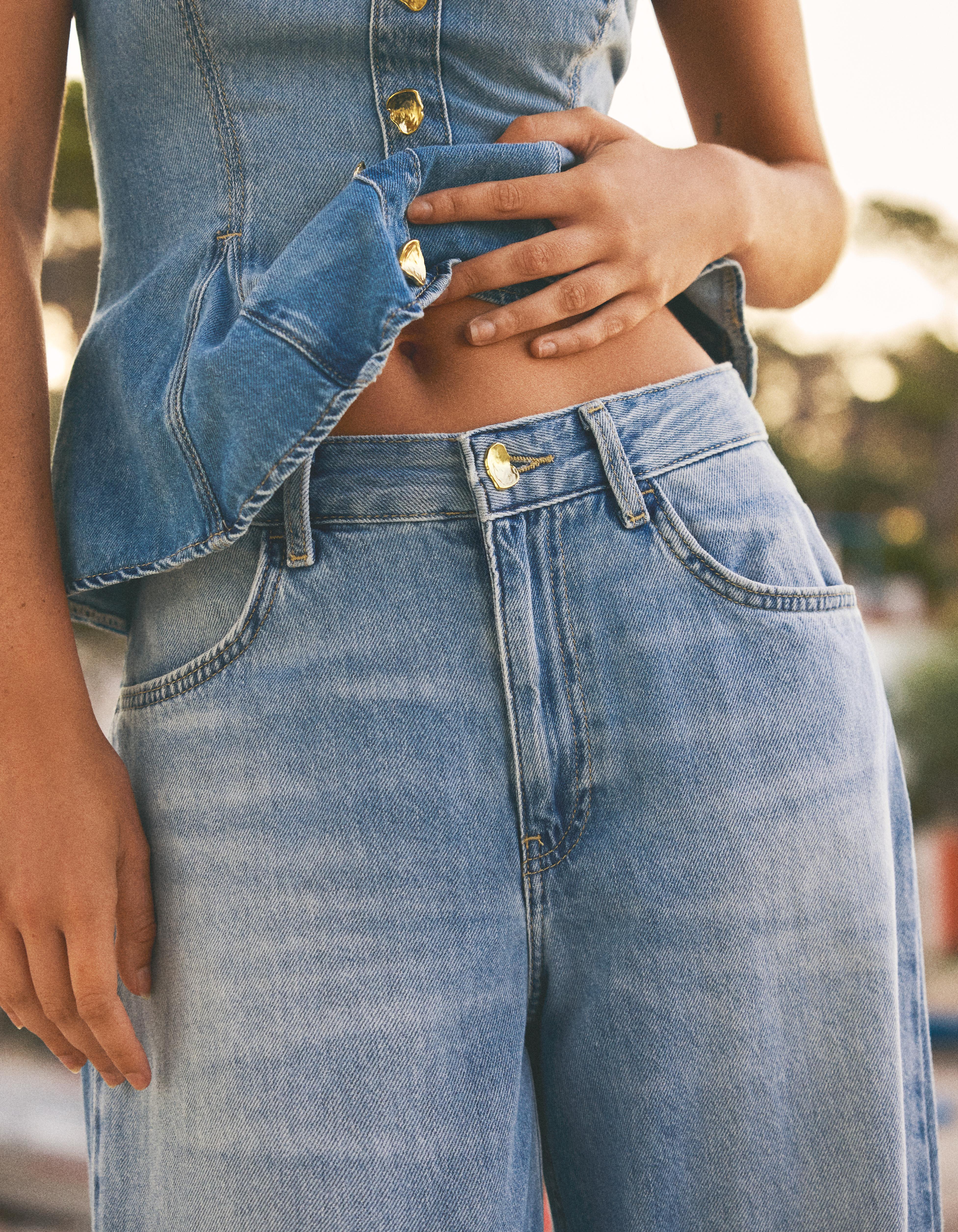 High-waist barrel jeans with ties — Light blue