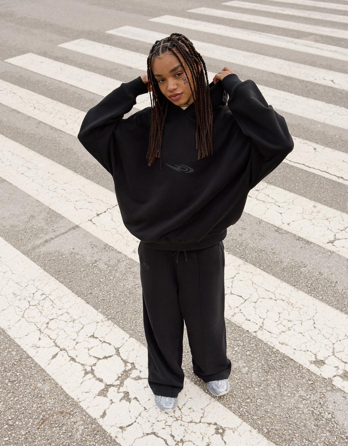 Set sudadera y pantalón out of core