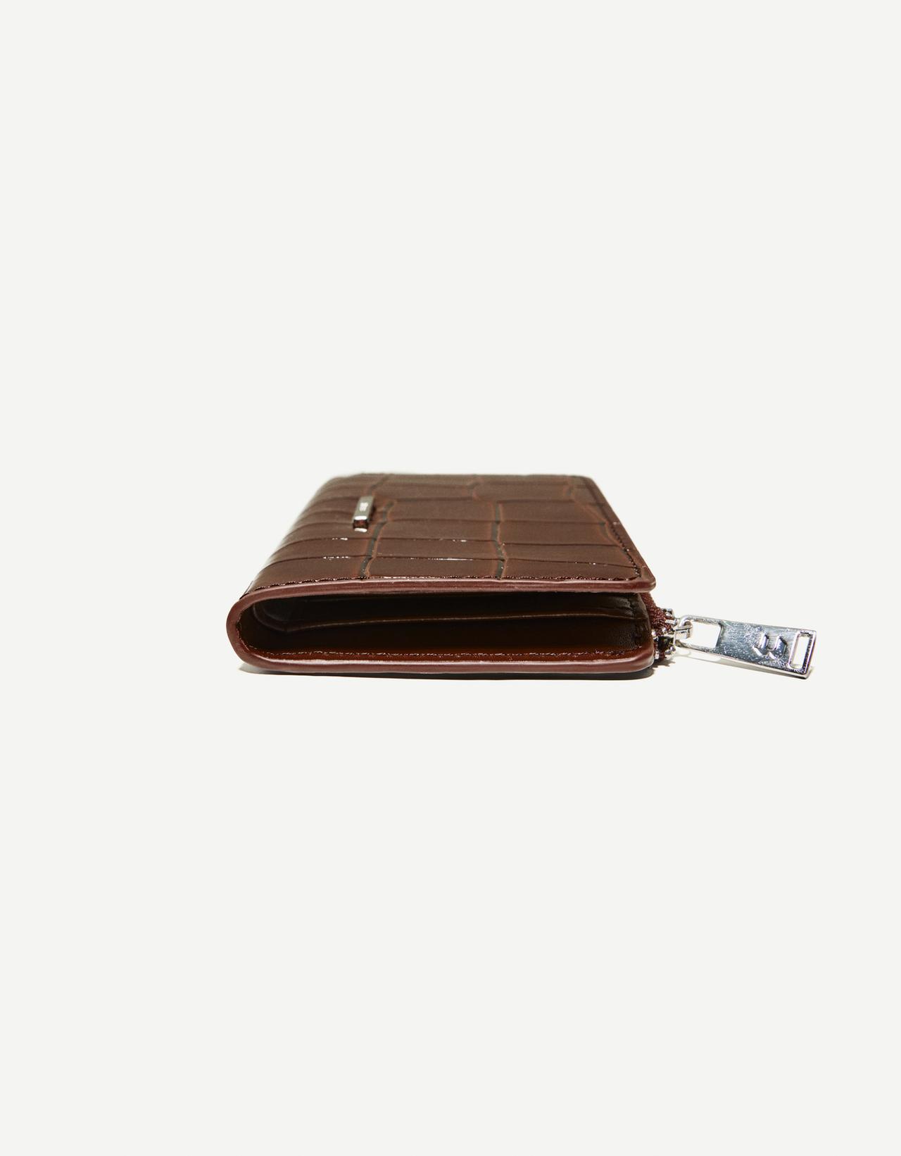 Textured zip purse — Brown
