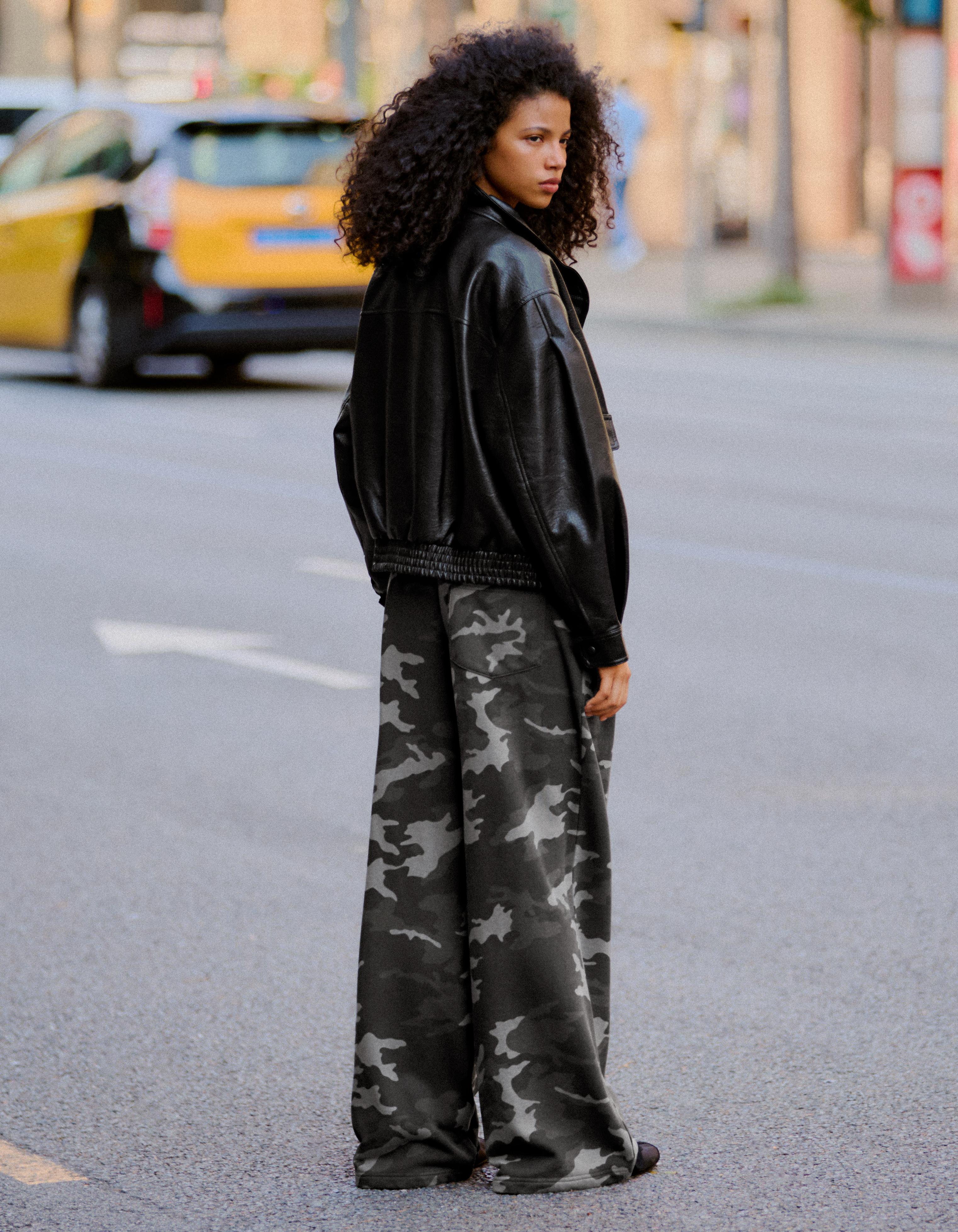 Printed plush trousers — Dark grey