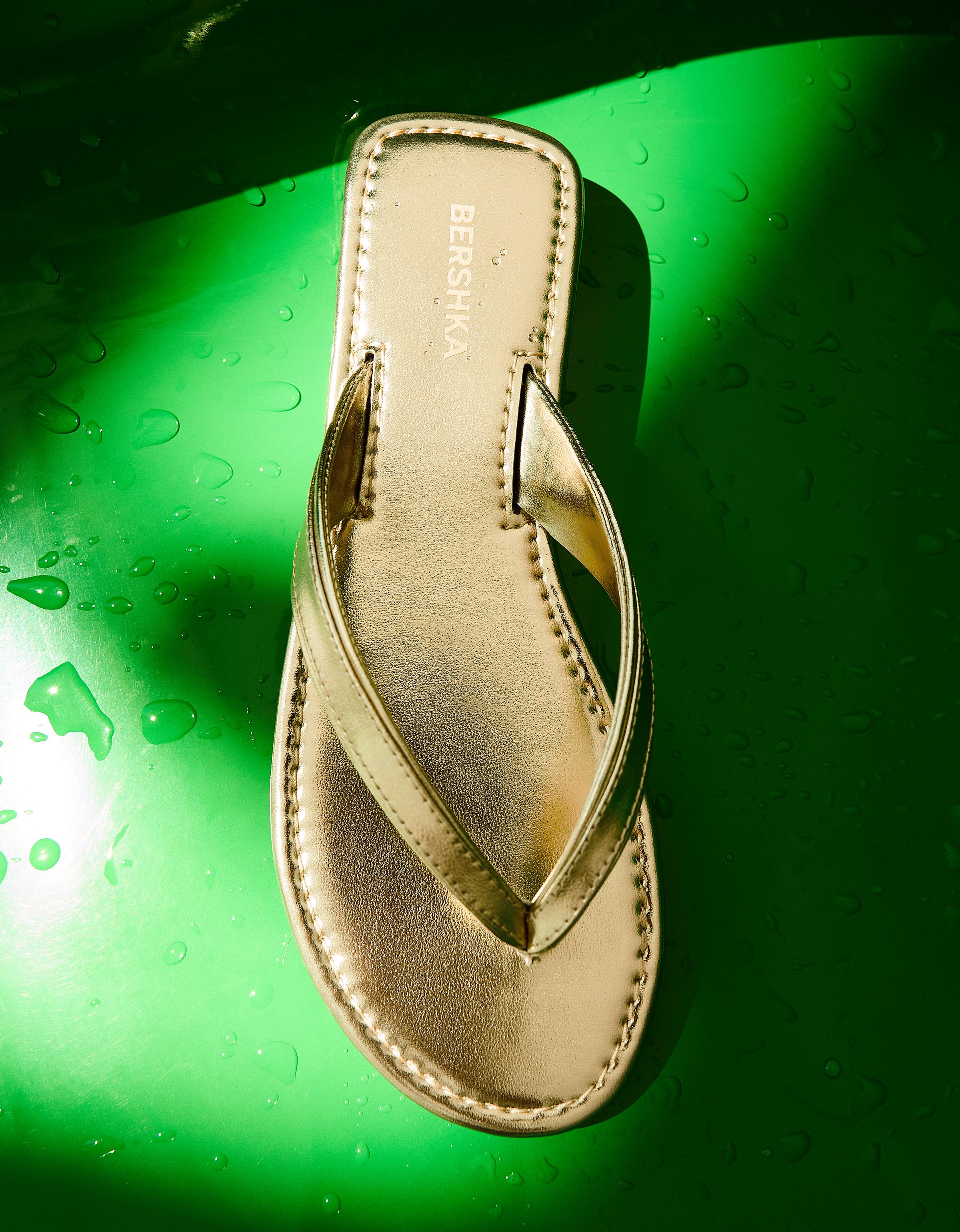 FLAT THONG SANDALS — Gold