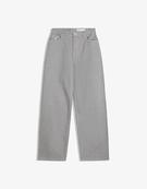 Loose-fit baggy jeans