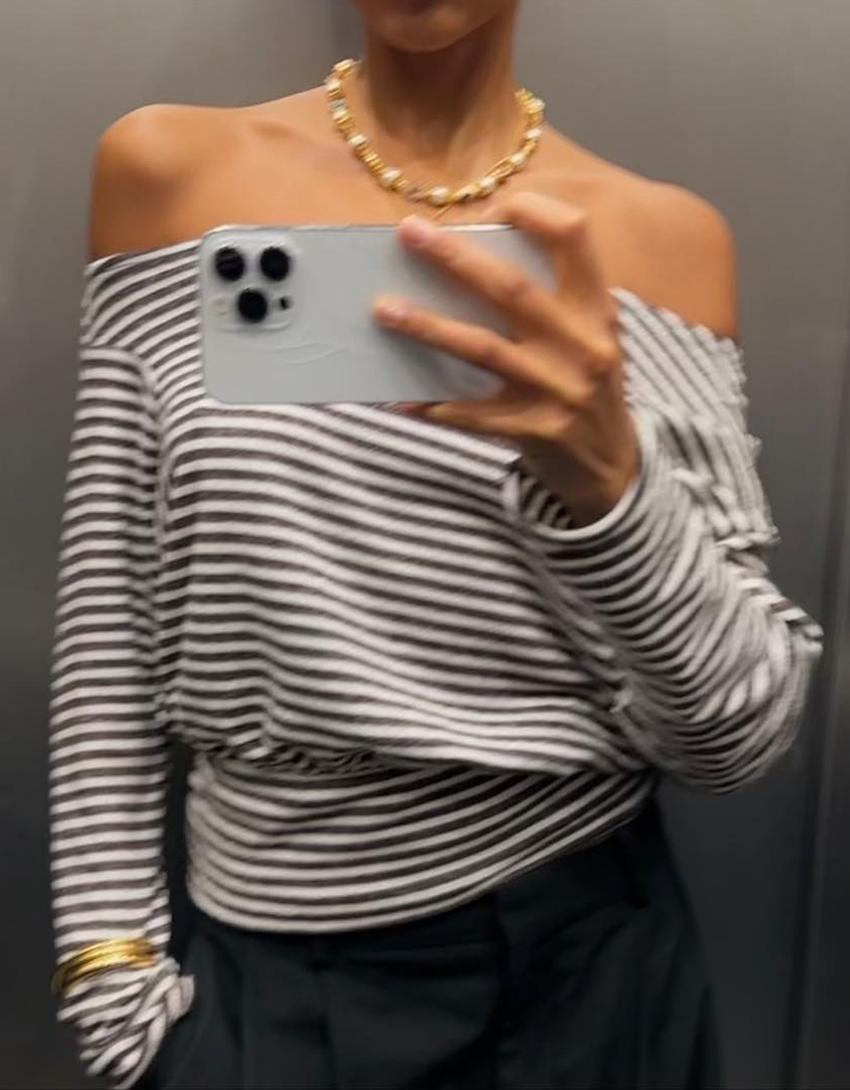 Pull en maille asymétrique à rayures