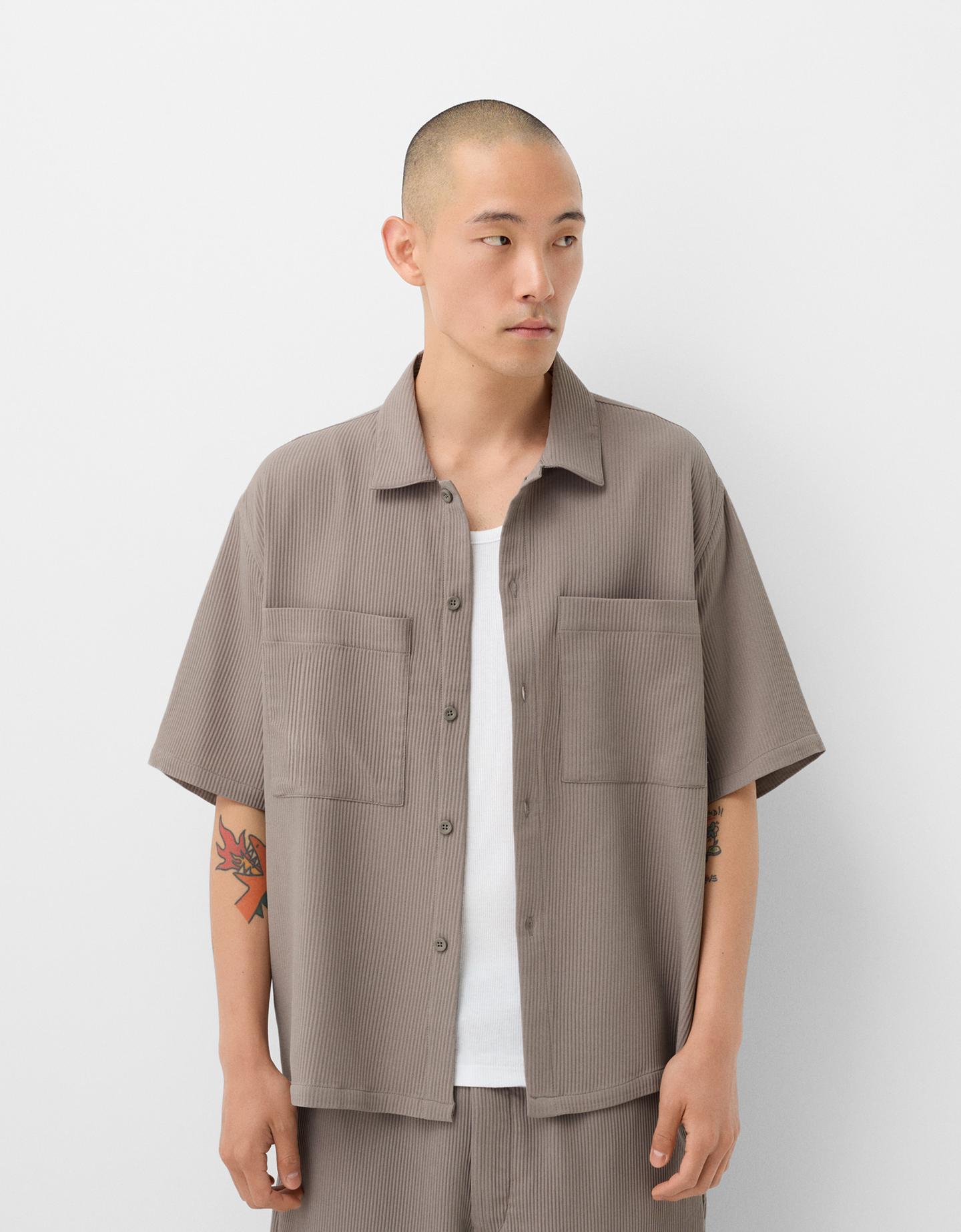 Bershka Camicia A Maniche Corte Plissettata Uomo S Sabbia