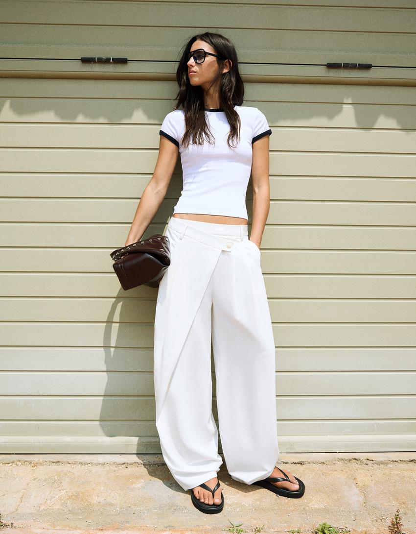 Κοντομάνικη μπλούζα με αντίθεση-Υπόλευκο