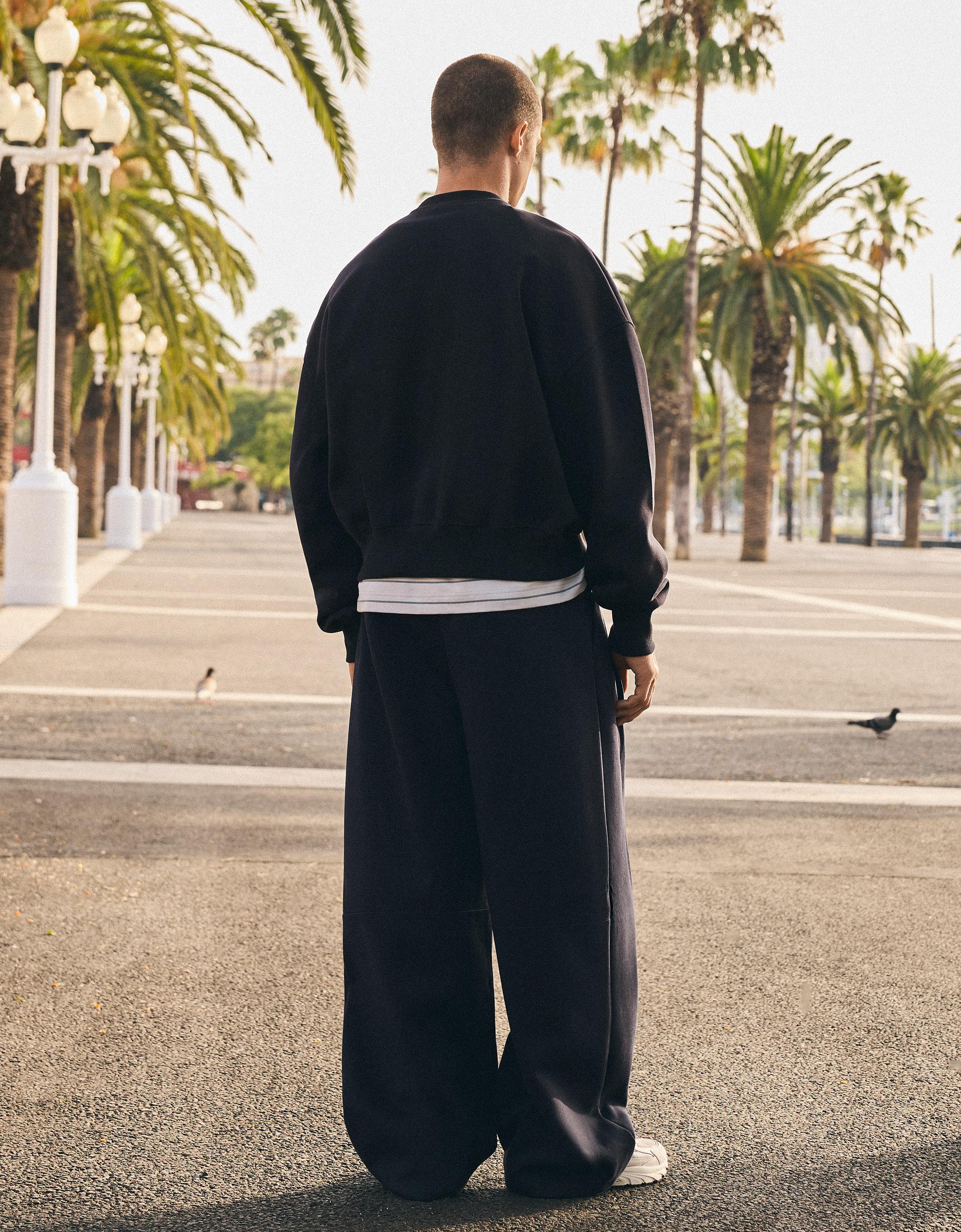 Round neck patch sweatshirt — Navy