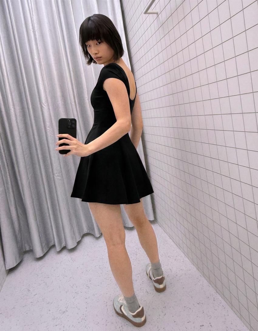 Mini-Kleid aus Bengaline mit schwingendem Rock-Schwarz