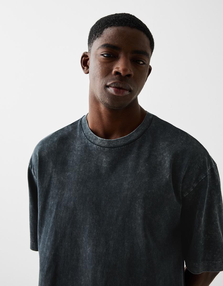 Short sleeve faded cropped boxy fit T-shirt - Men | Bershka