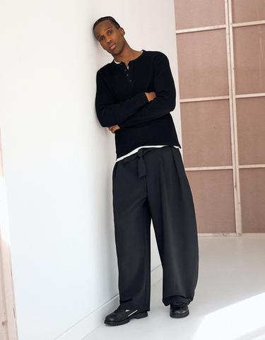 Barrel-leg tailored fit trousers with belt