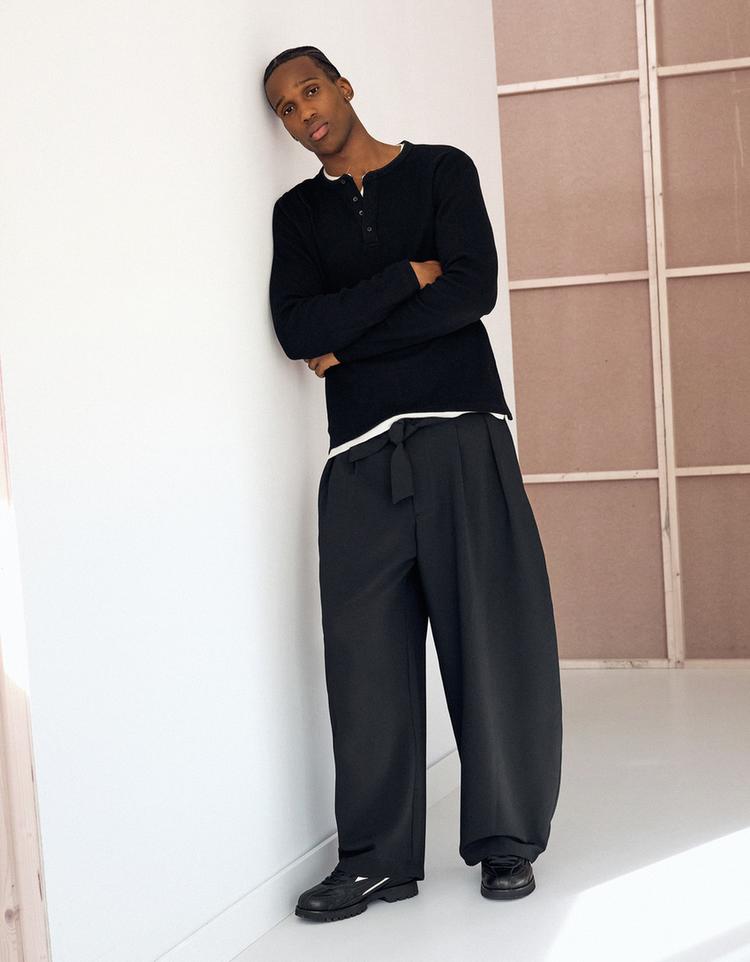 Barrel-leg tailored fit trousers with belt