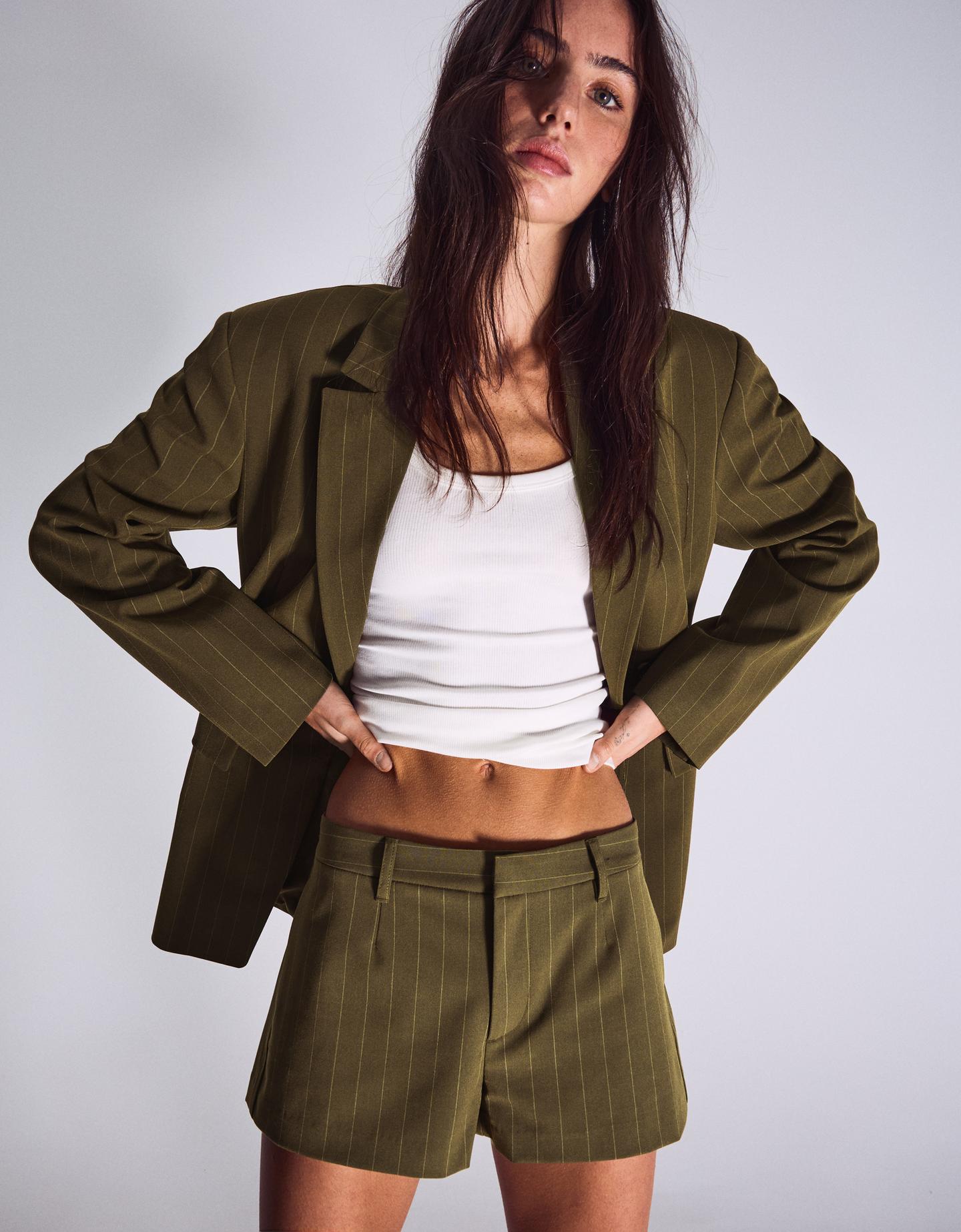 Bershka mini shorty ze szlufkami khaki