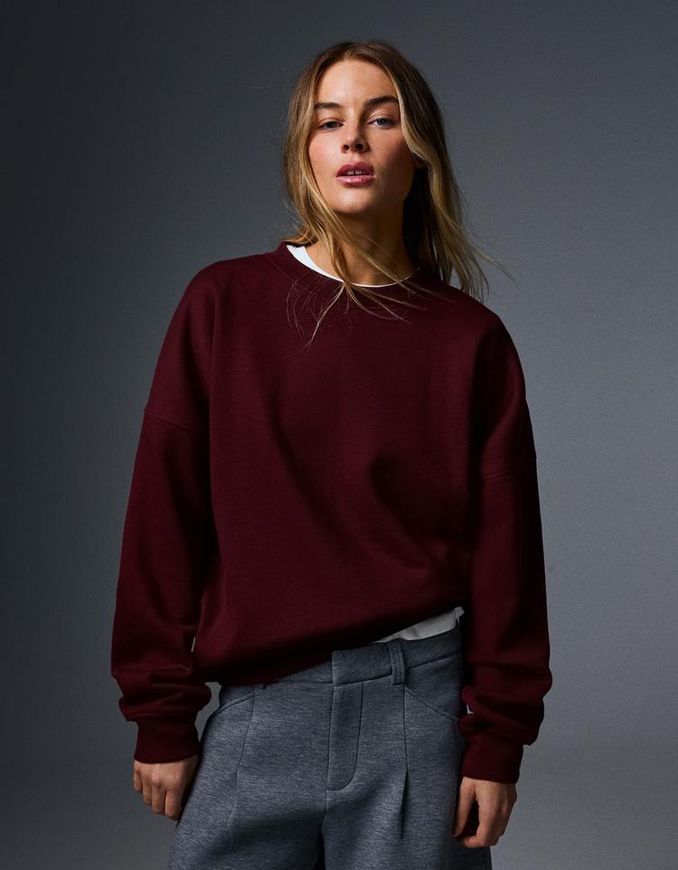 Round neck sweatshirt — Maroon