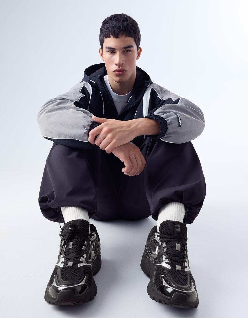 Sneaker mit kombinierter Sohle-Schwarz