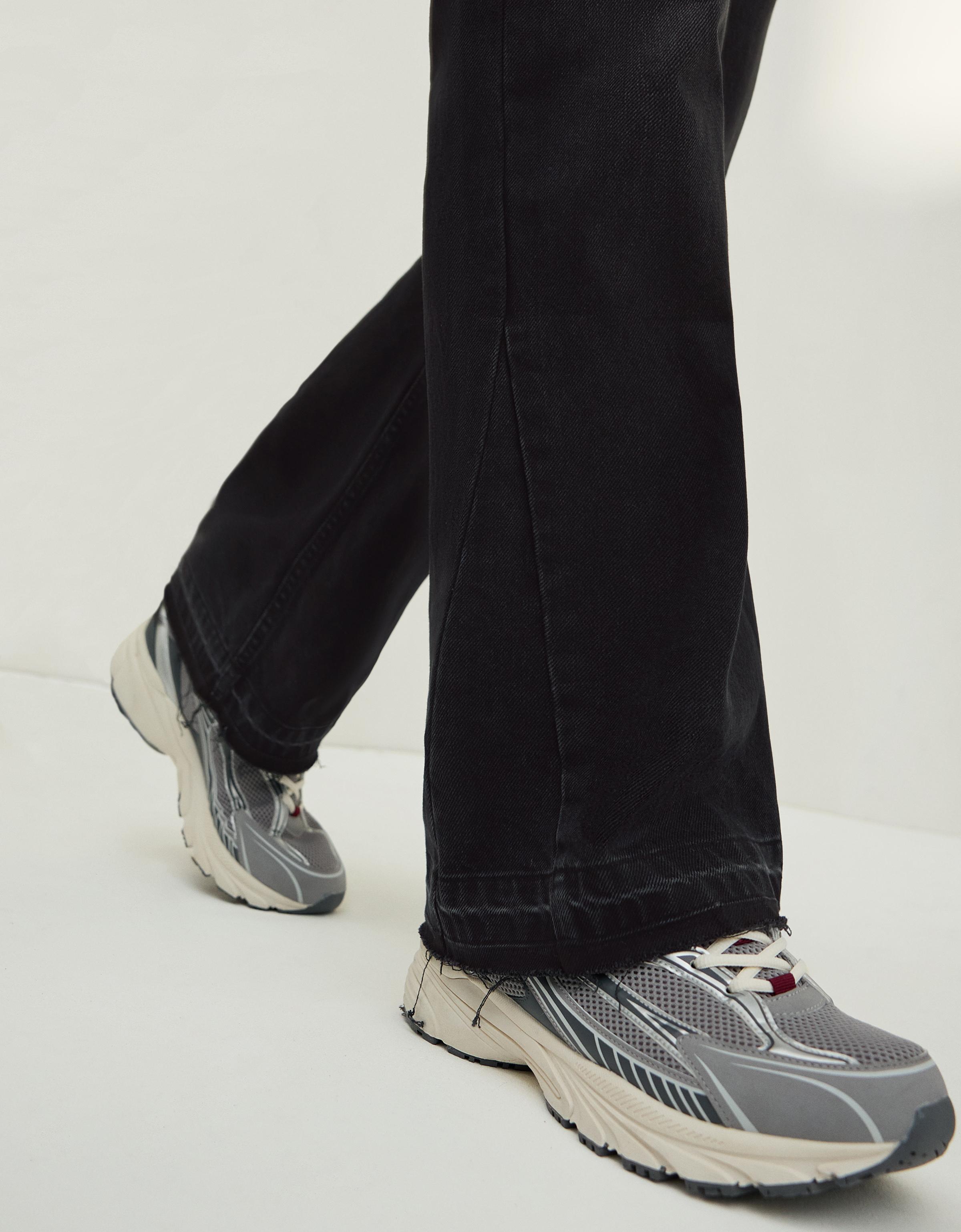 Straight-fit flared jeans — Black