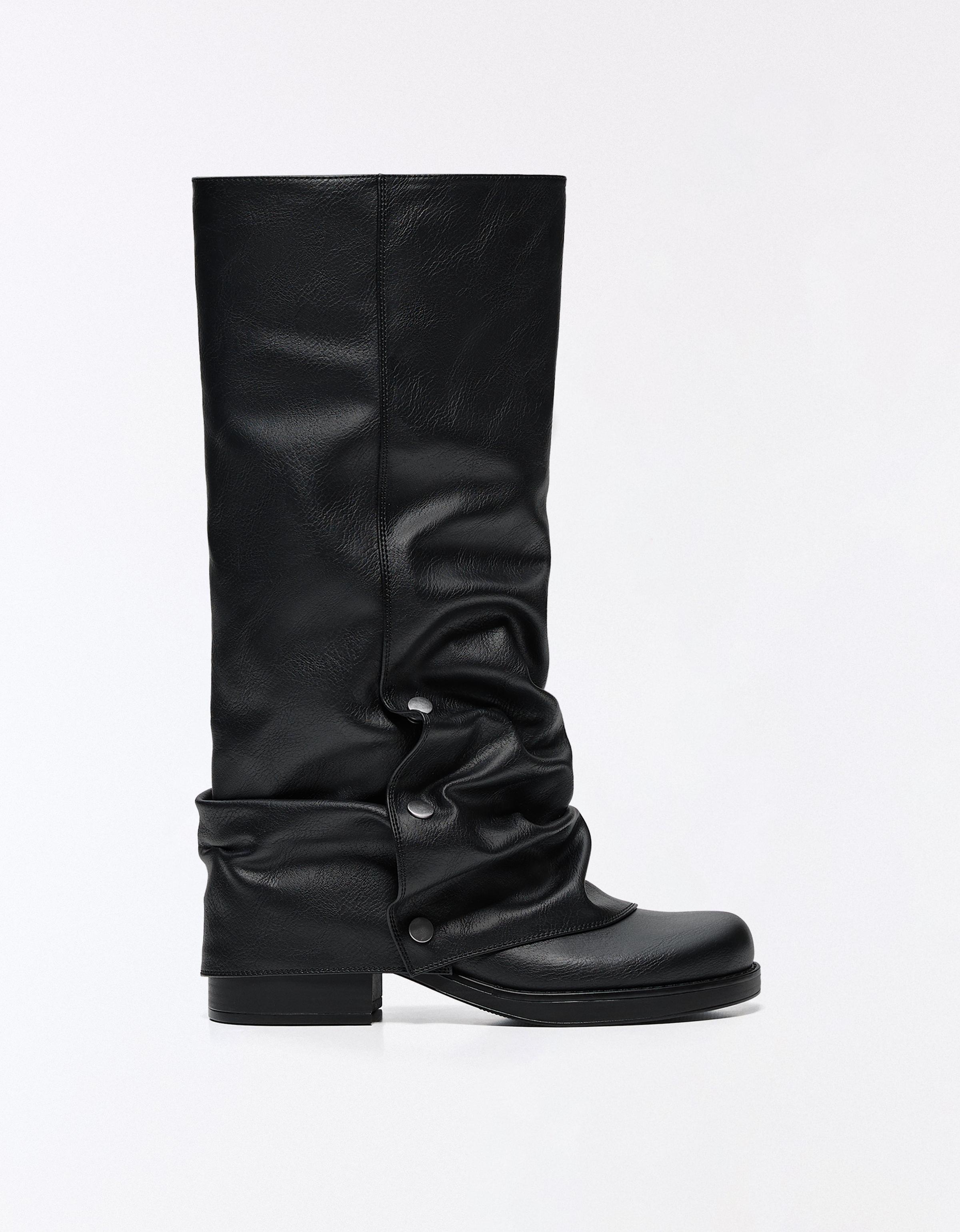 Flat trouser boots