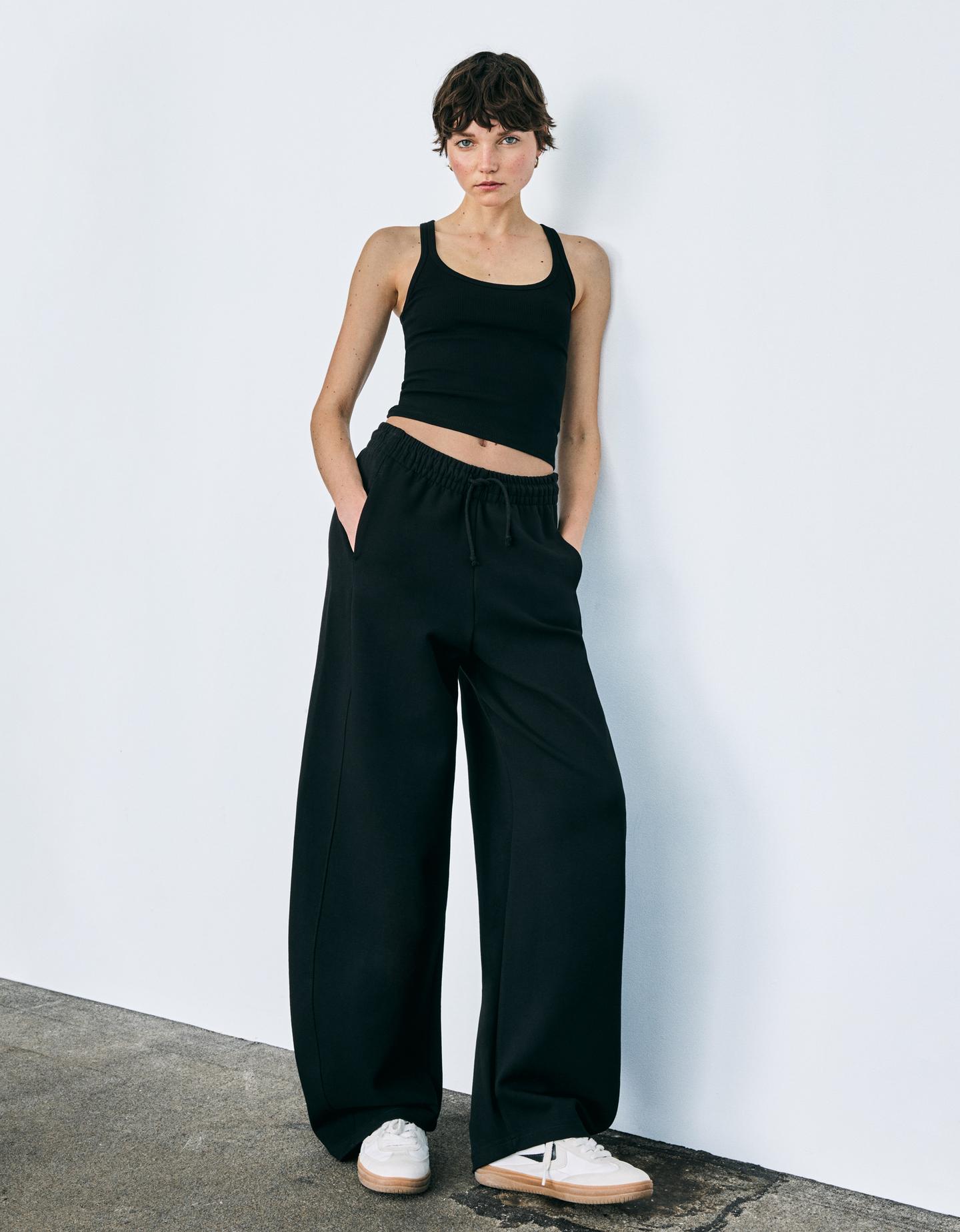 Bershka spodnie z dzianiny dresowej czarny
