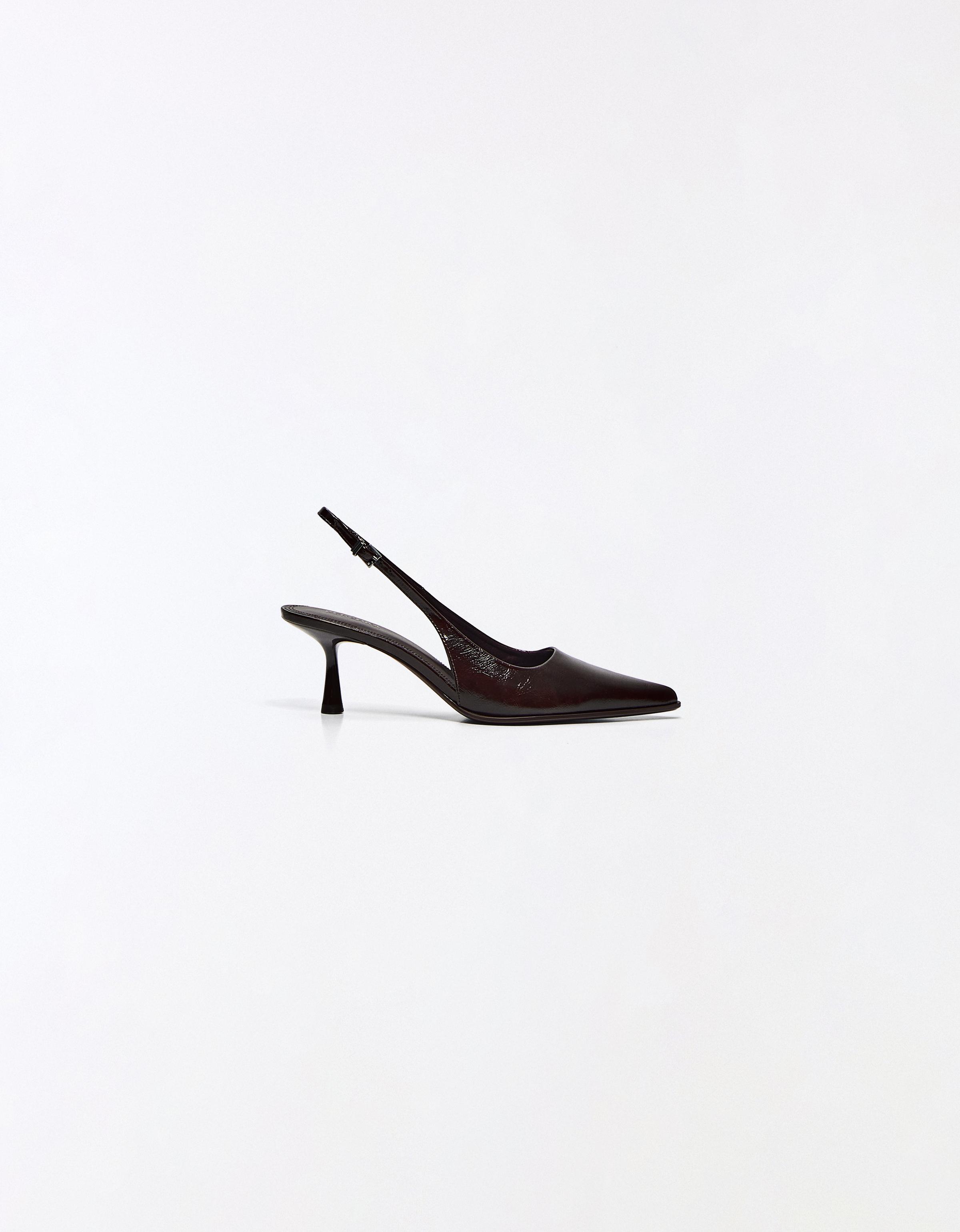 HEELED SHOES WITH BUCKLE DETAIL — Brown