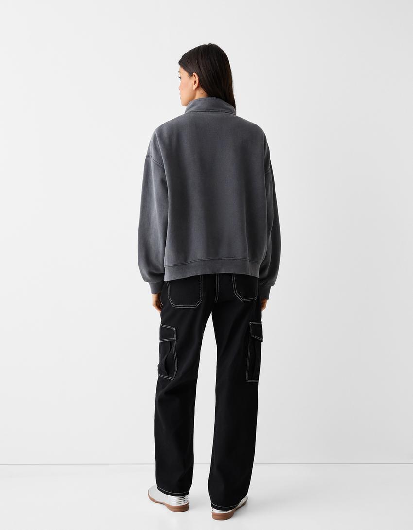 سويت شيرت بطبعة وسحاب-رمادي-1