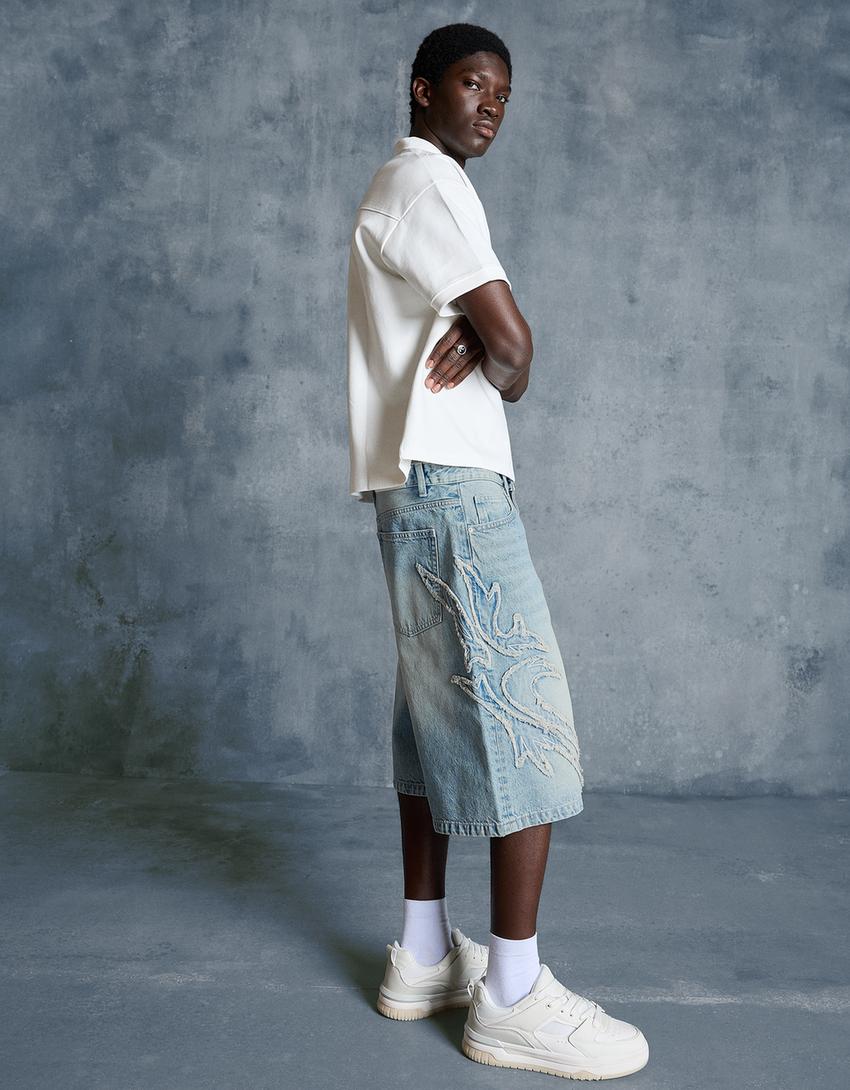 Bermuda baggy com patch-Azul-claro