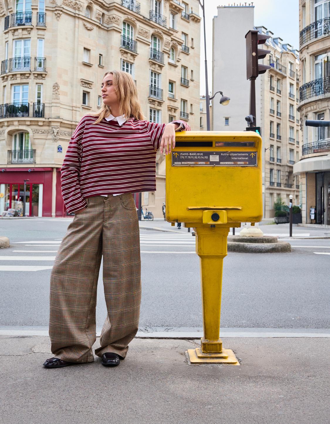 Checked barrel-leg trousers