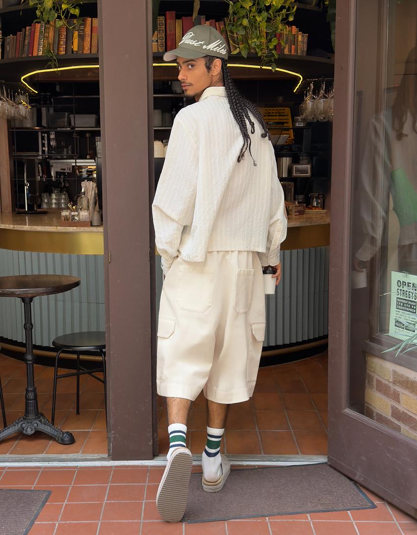 Wide-leg cargo Bermuda shorts with darts-Off white