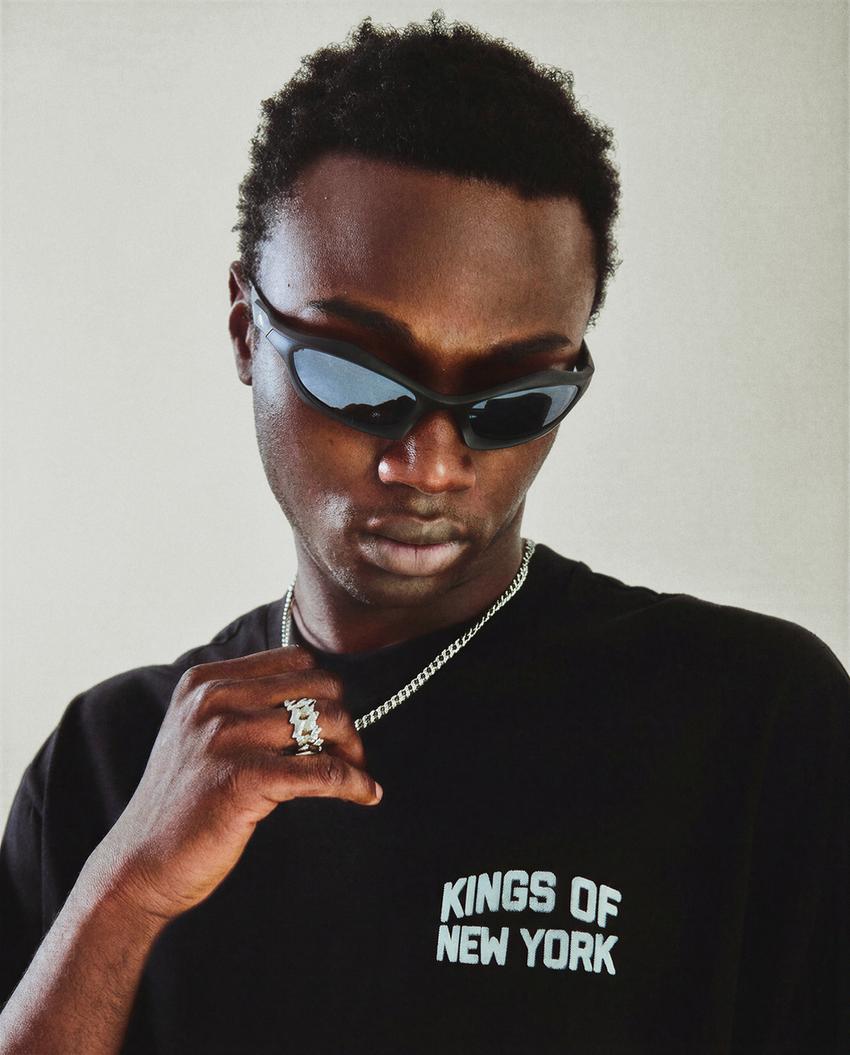 Camiseta manga corta print-Negro