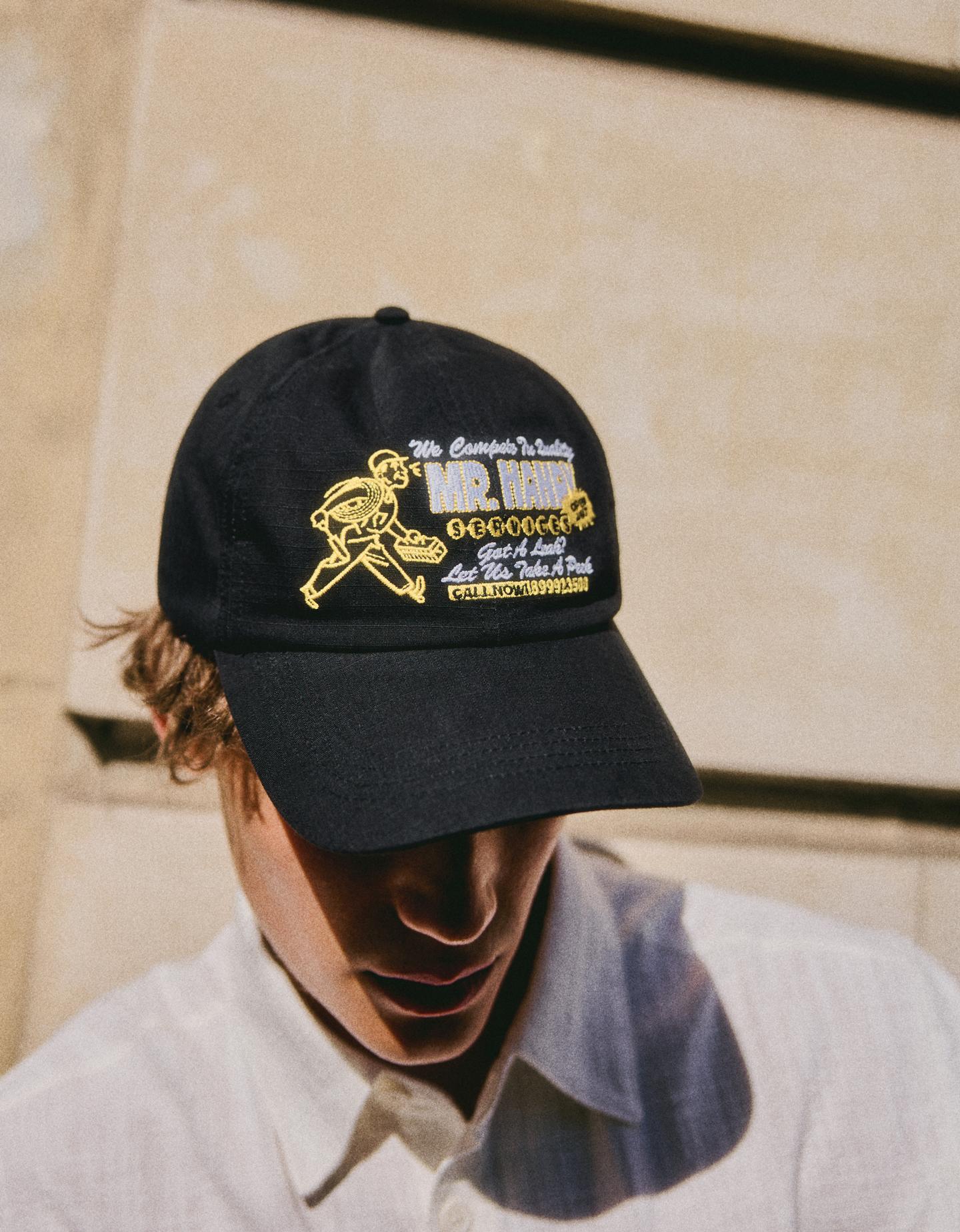 Bershka czapka z haftem „mr. handy” czarny