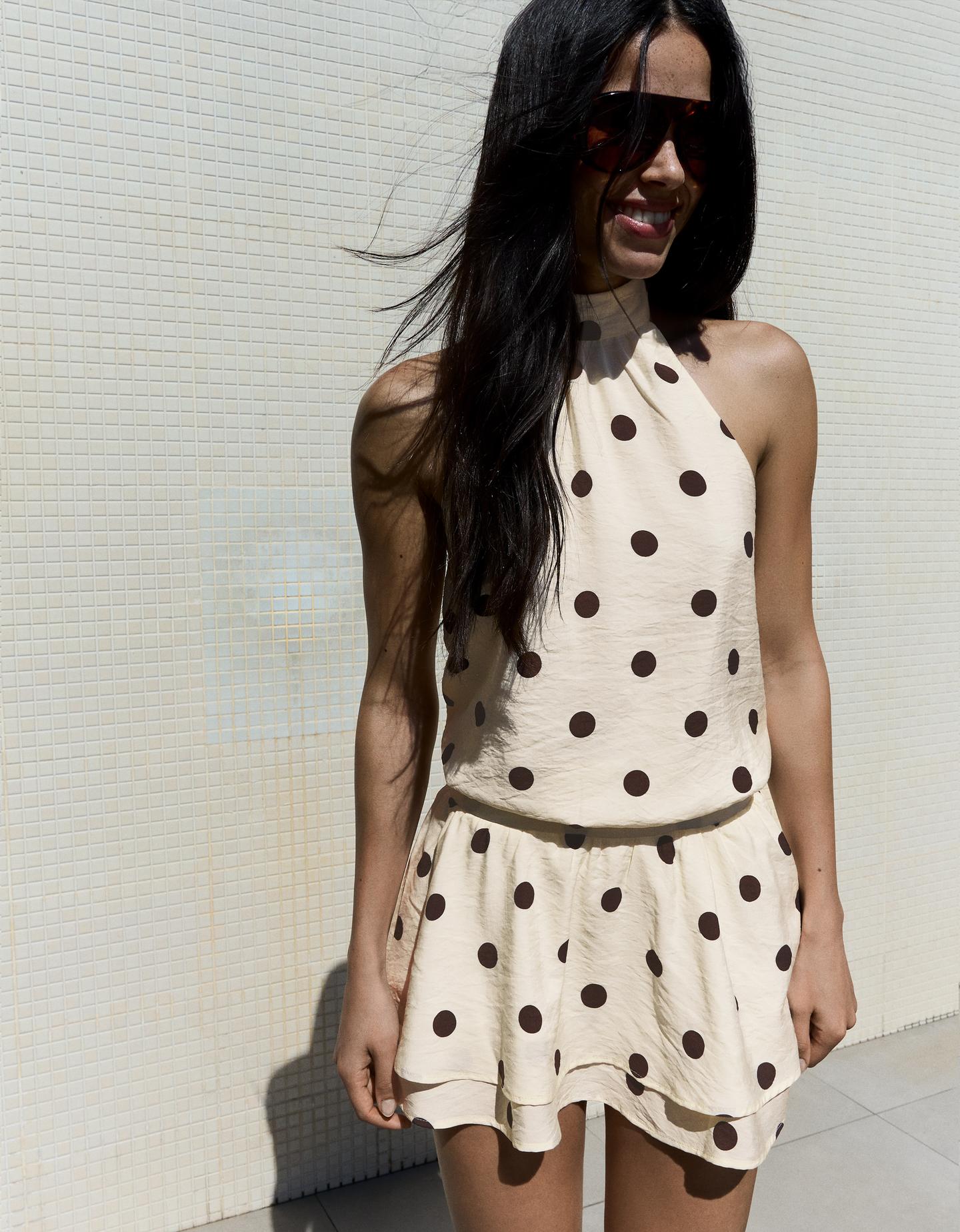 Bershka sukienka mini z dekoltem halter beżowy