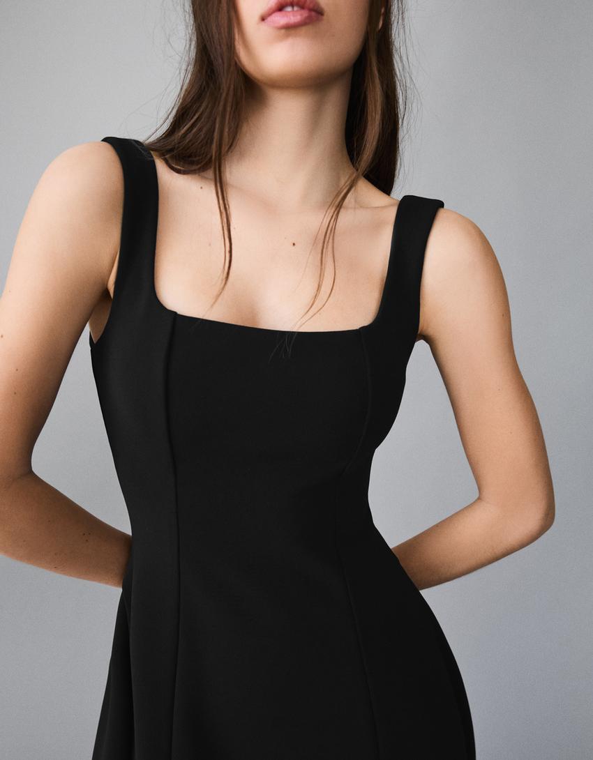 فستان قصير بتنورة كلوش-أسود