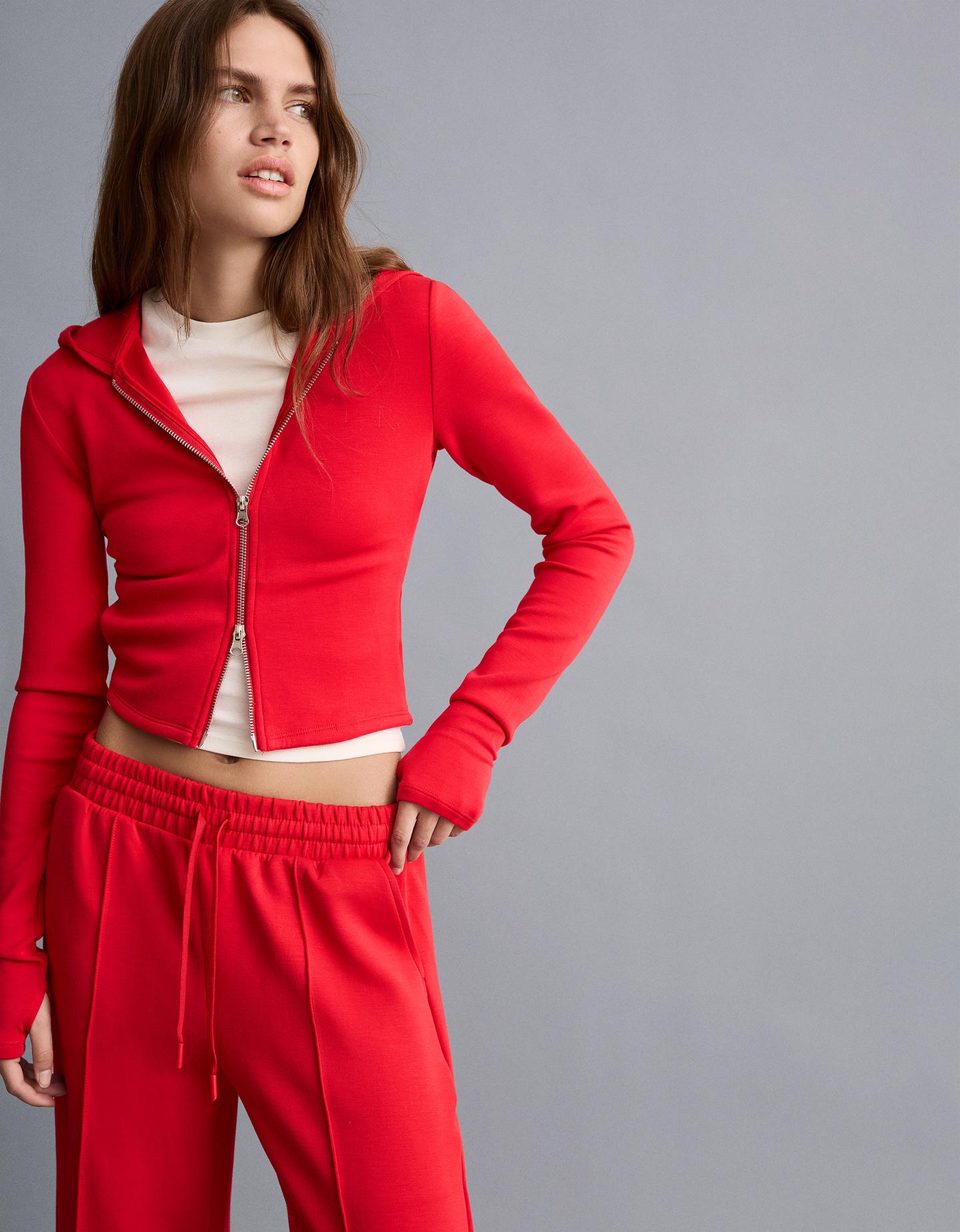 Bershka bluza soft z modalem i kapturem czerwony