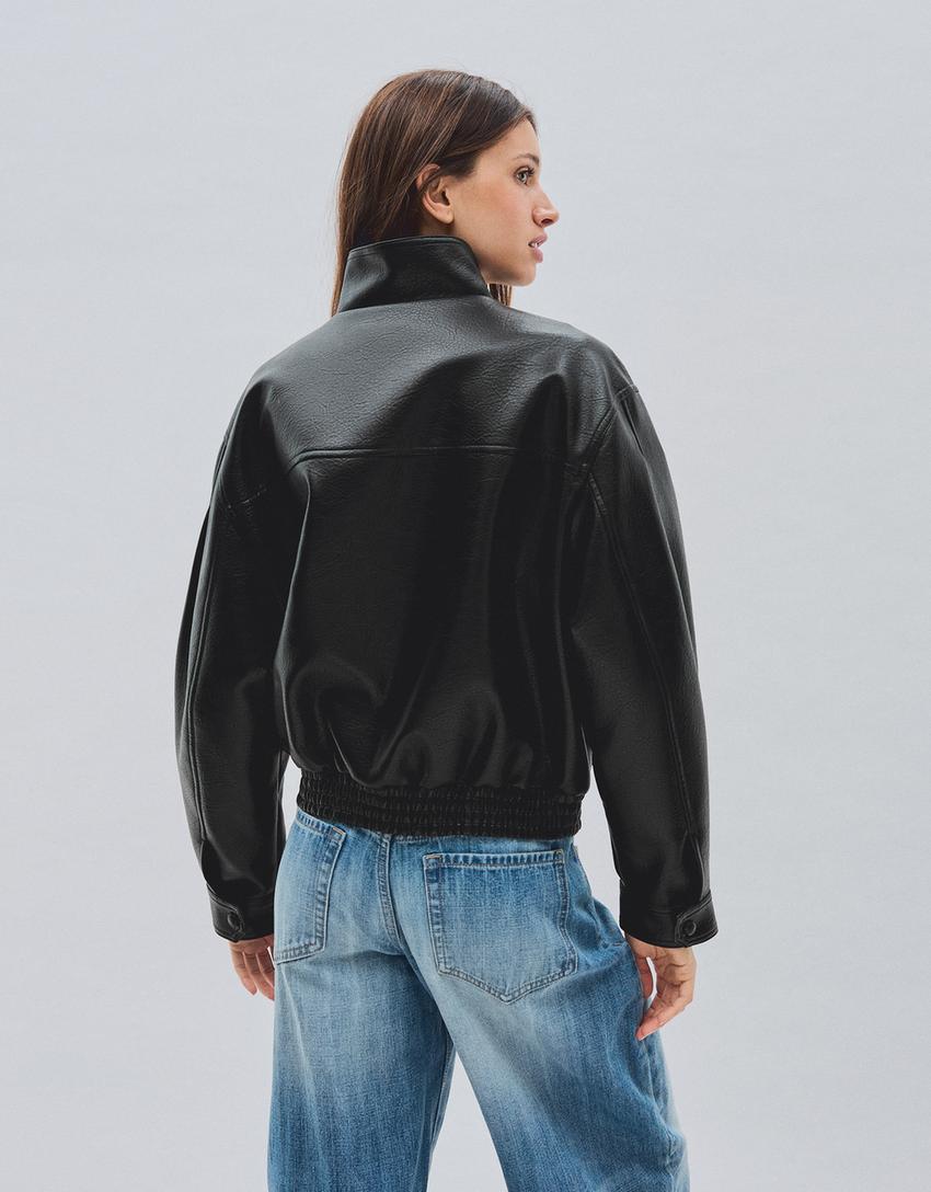 Cazadora oversize efecto piel cuello cruzado-Negro