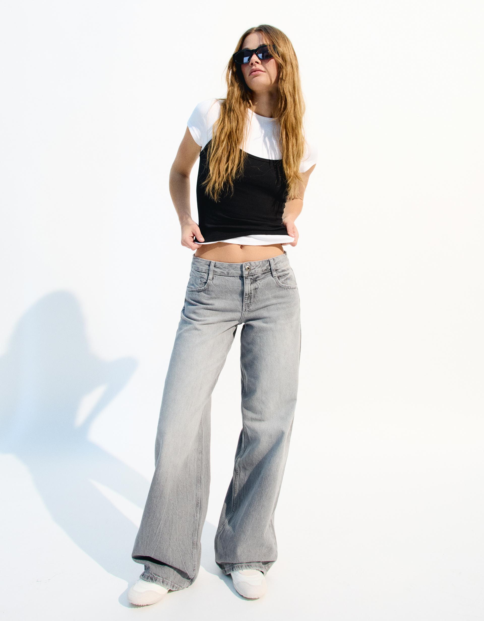 Wide-leg low-waist jeans