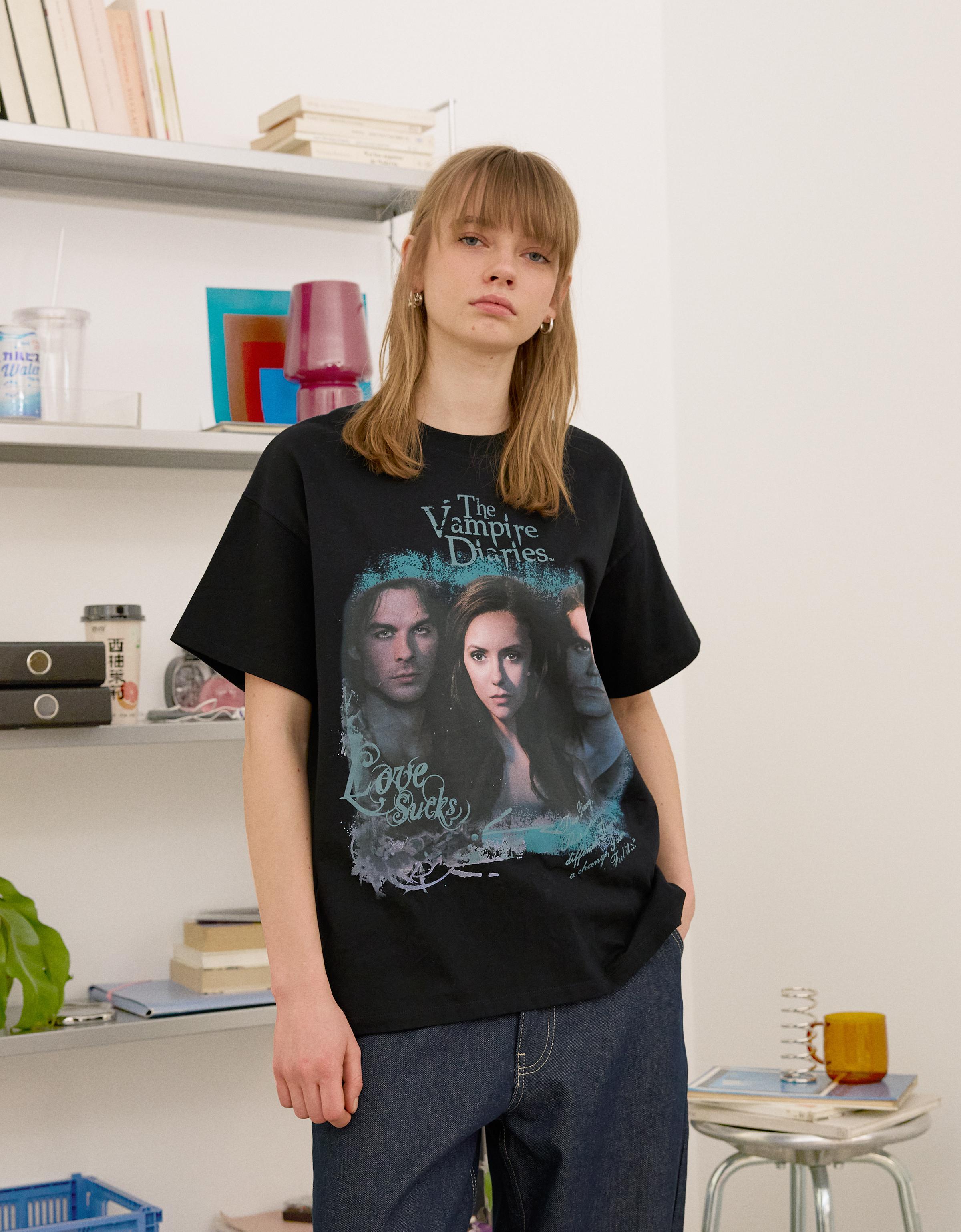 The Vampire Diaries short sleeve T-shirt - T-shirts and Tops - BSK Teen |  Bershka
