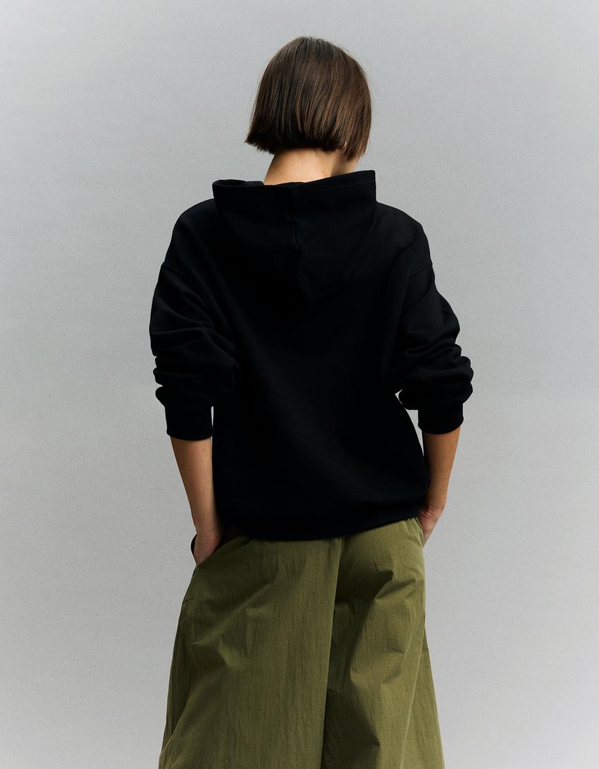 Cardi B baskılı kapüşonlu sweatshirt-Siyah