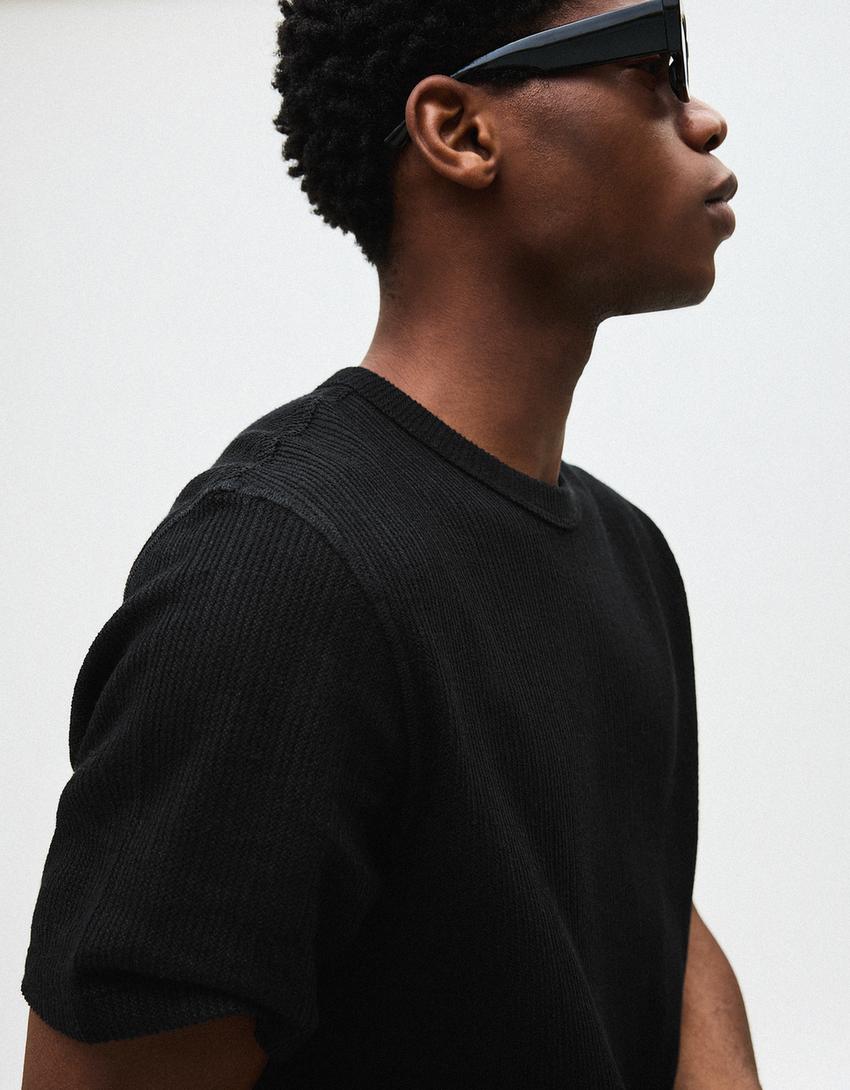 Textured short sleeve T-shirt-Black