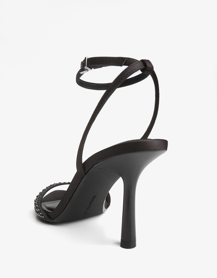 Glänzende Absatzsandalen-Schwarz