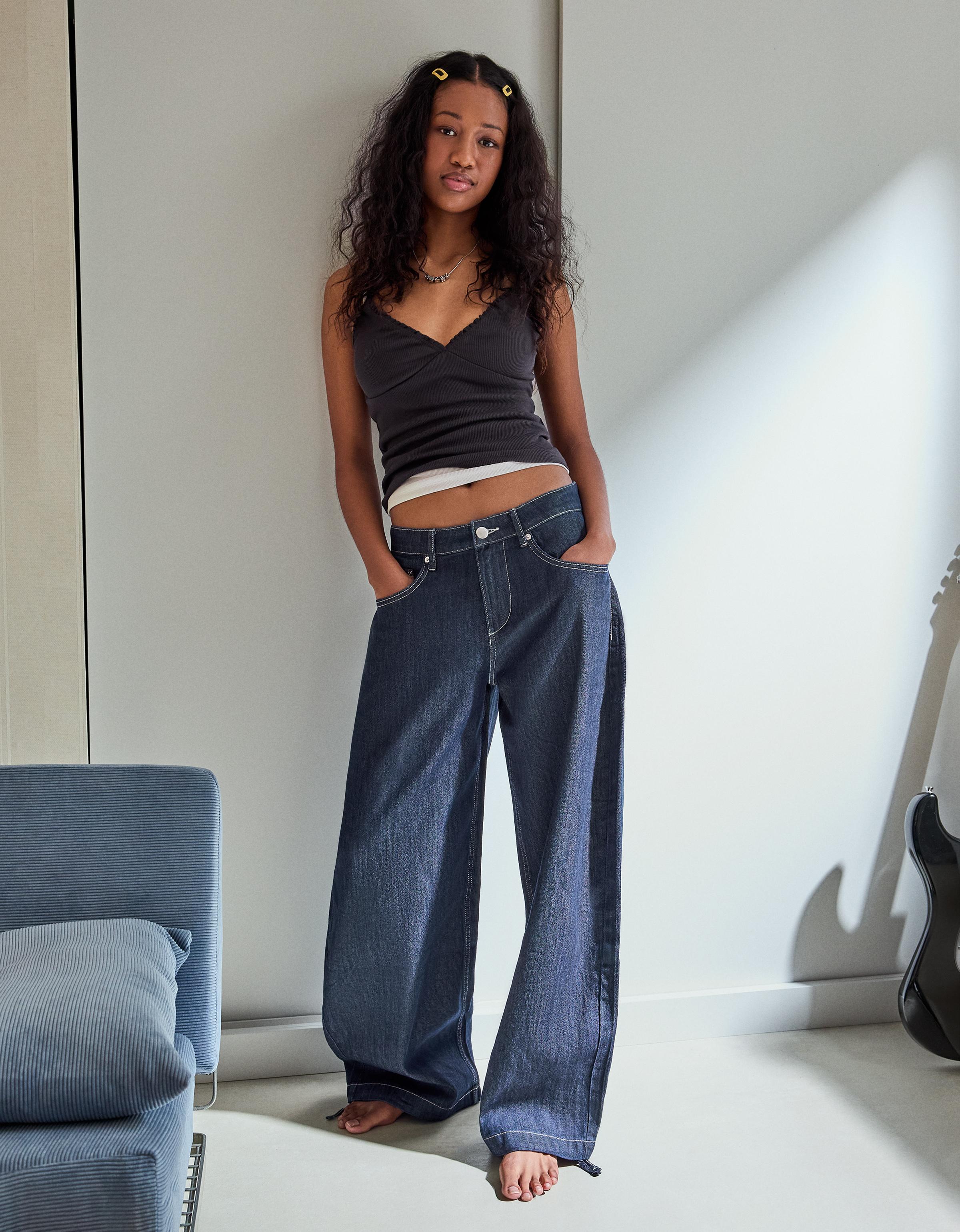Low-rise wide balloon jeans