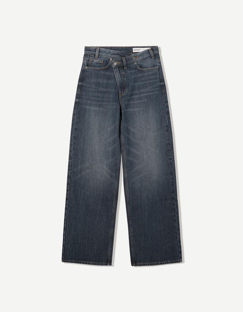 Jeans mit weitem Bein und überkreuzter Taille