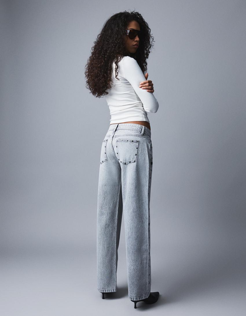Baggy Jeans mit tiefem Bund und Sternnieten-Grau
