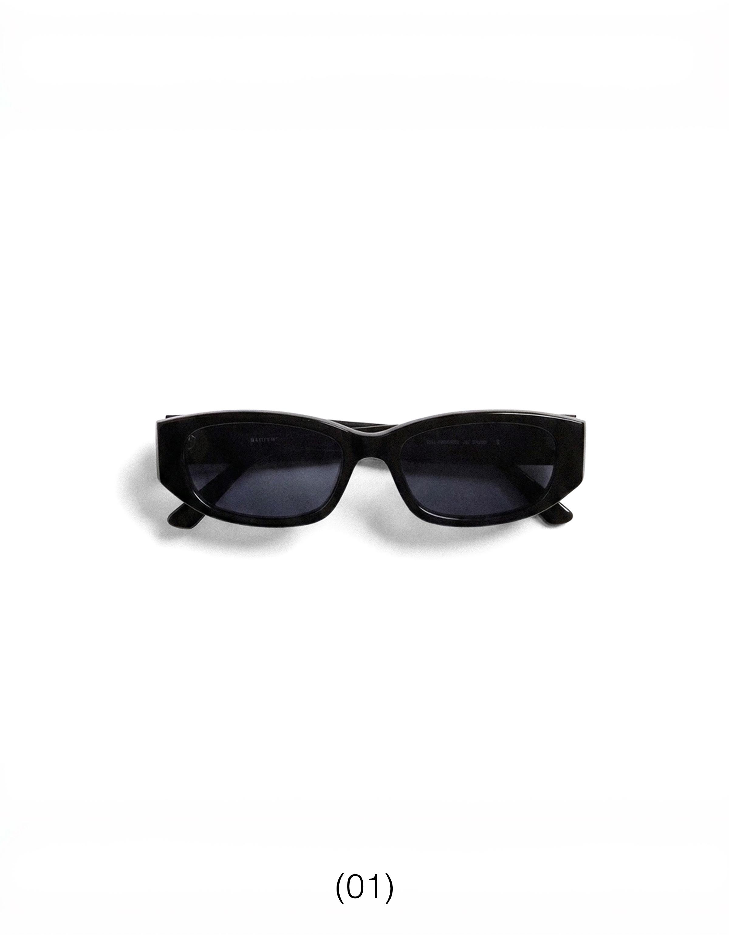 Oval plastic sunglasses — Black