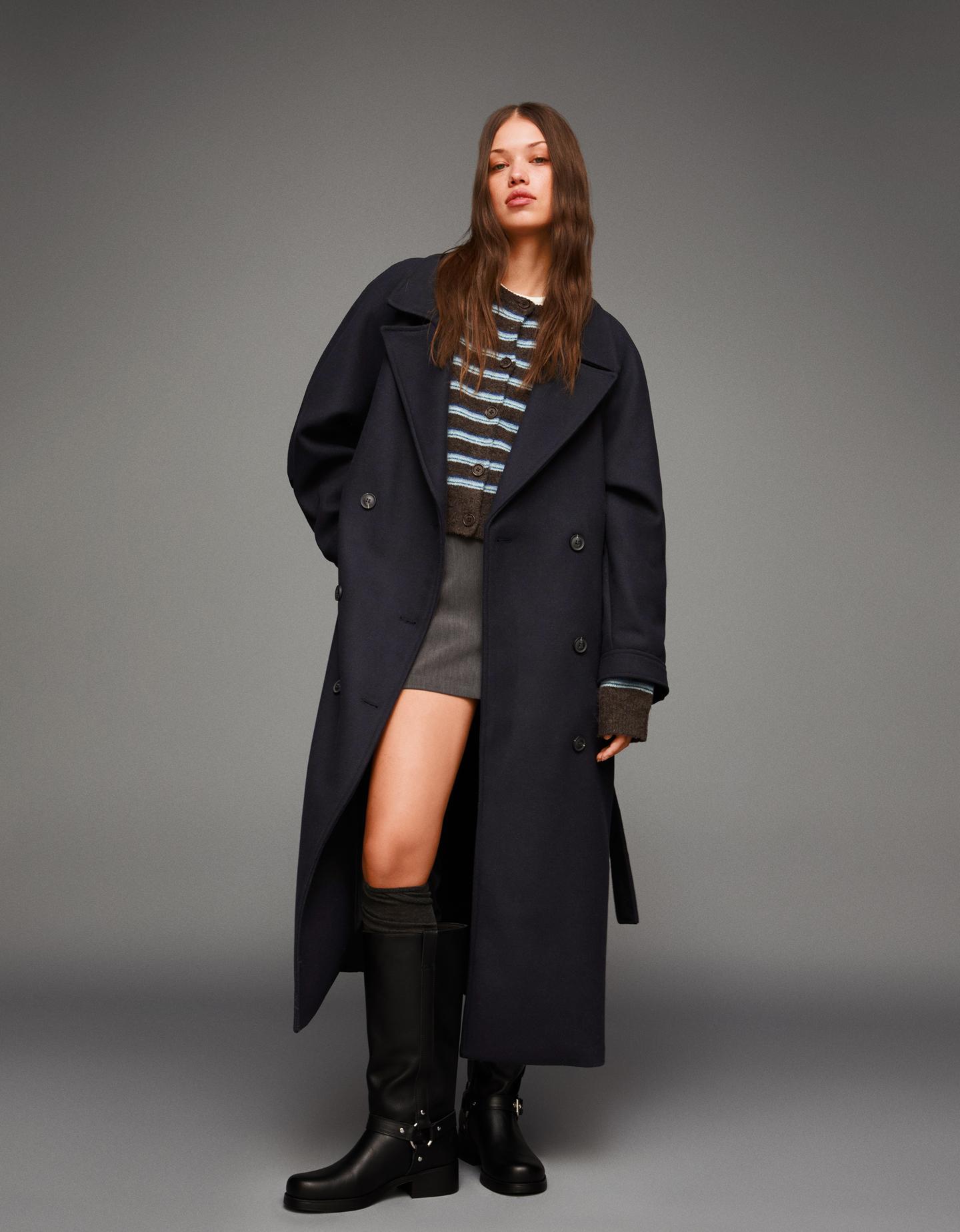 Bershka płaszcz oversize z wełną i paskiem granatowy