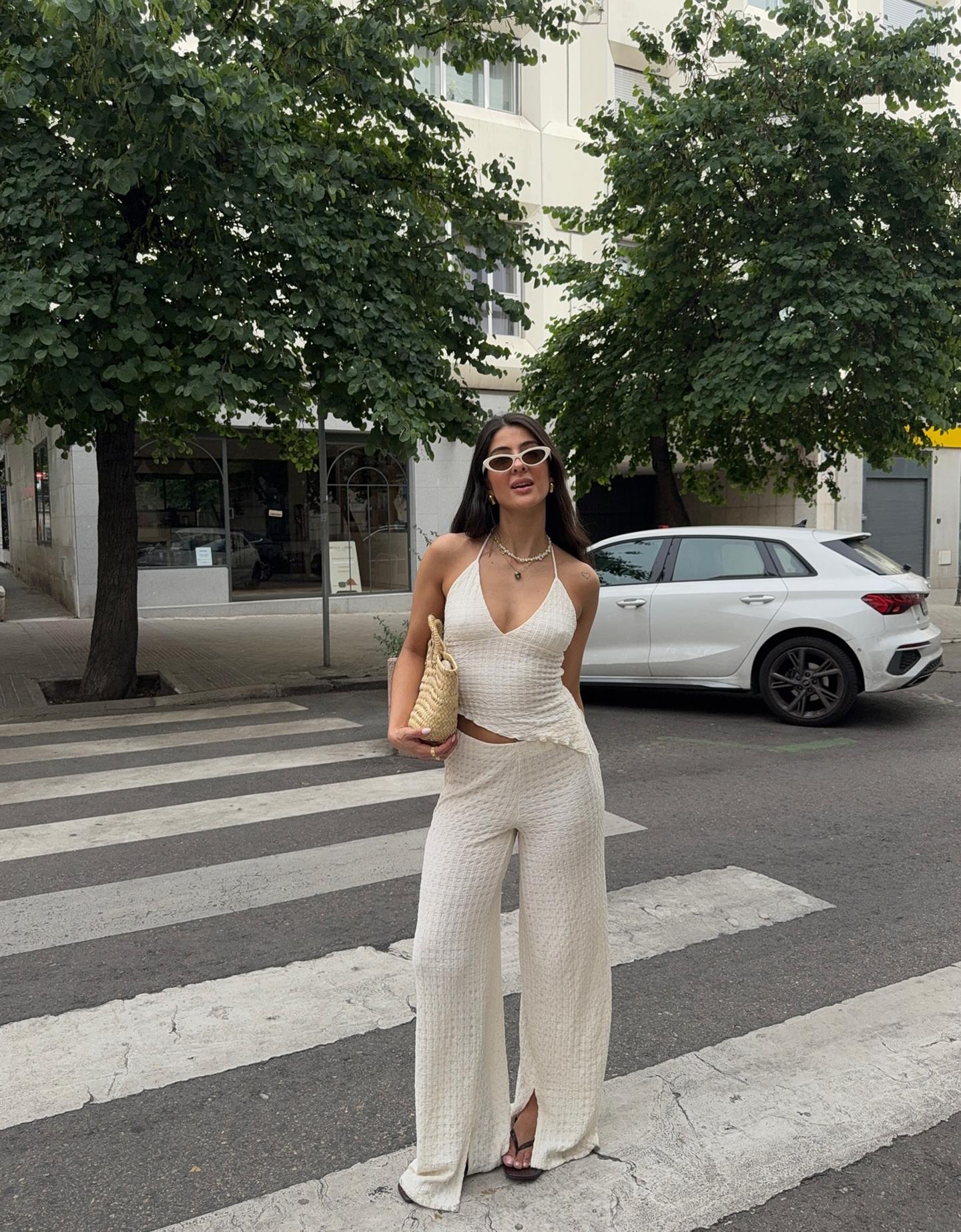 Bershka spodnie o kroju wide leg kremowy