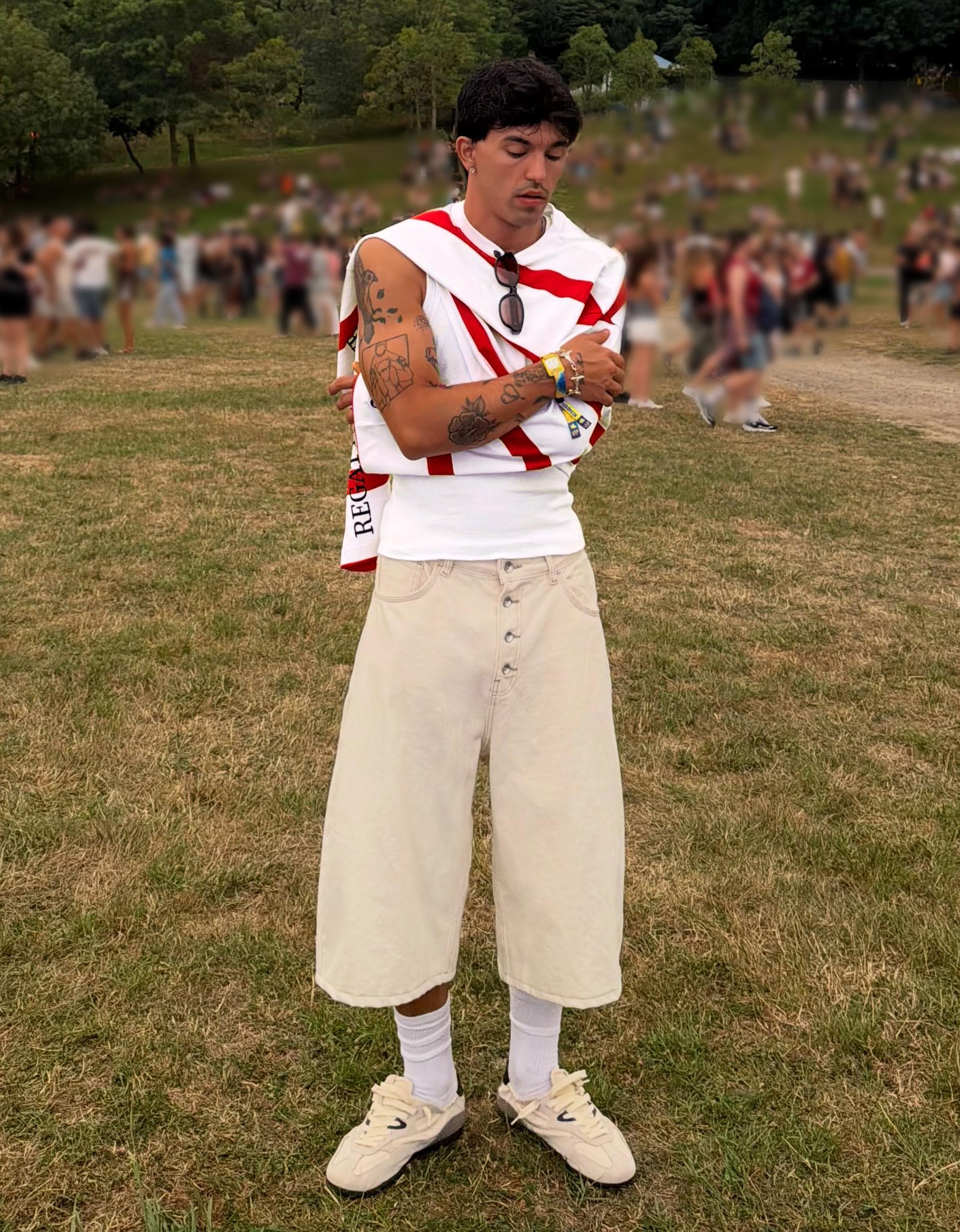 Barrel leg denim Bermuda shorts — Cream