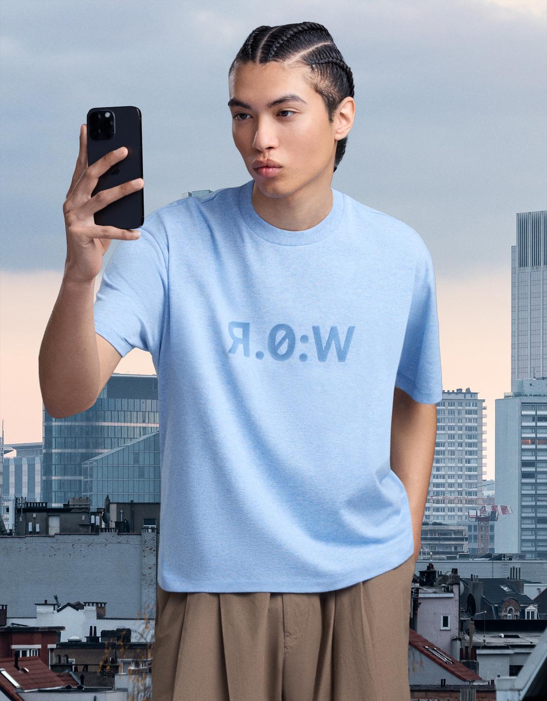 Short sleeve T-shirt with flocked slogan