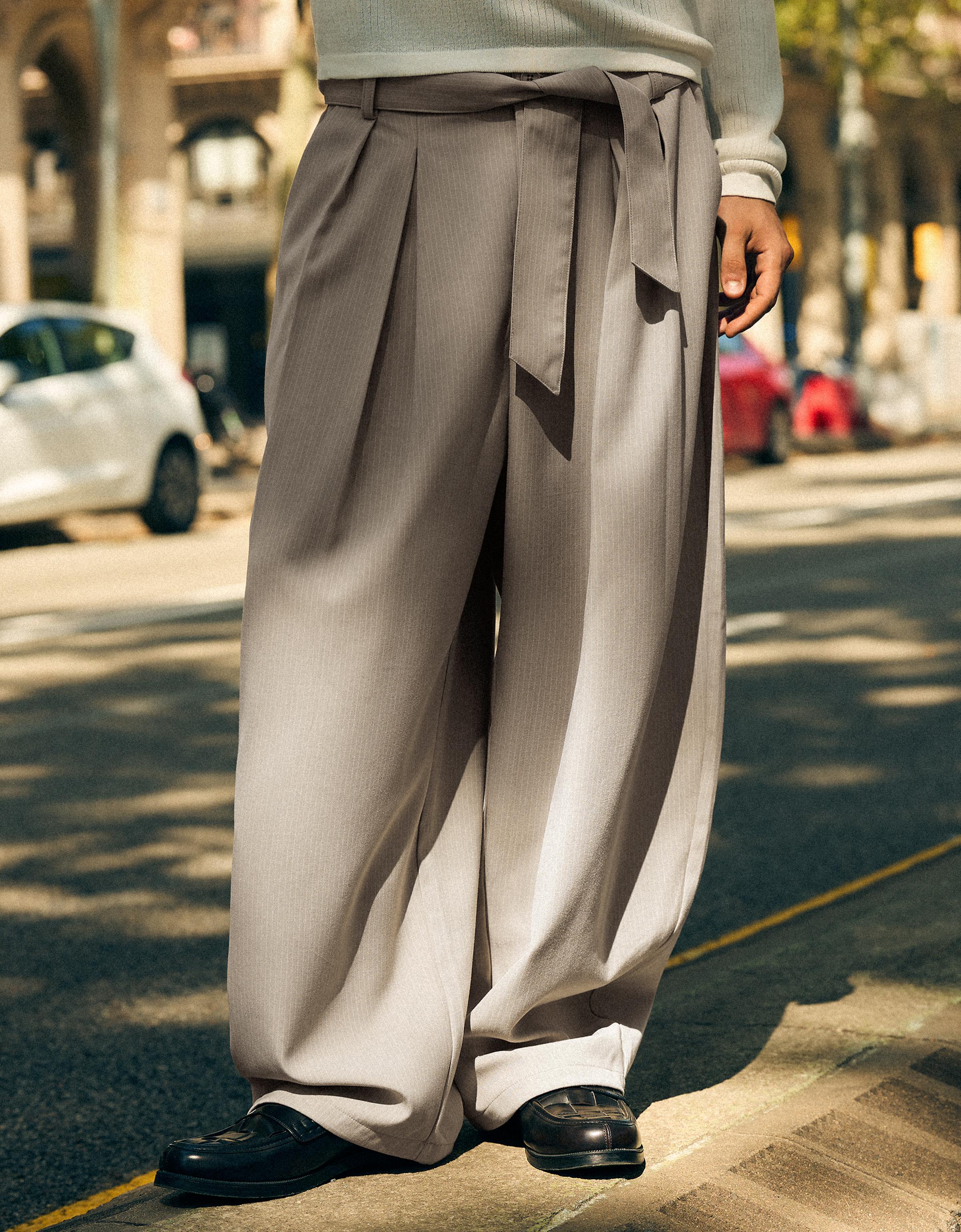 Barrel-leg trousers with darts and belt — Sand