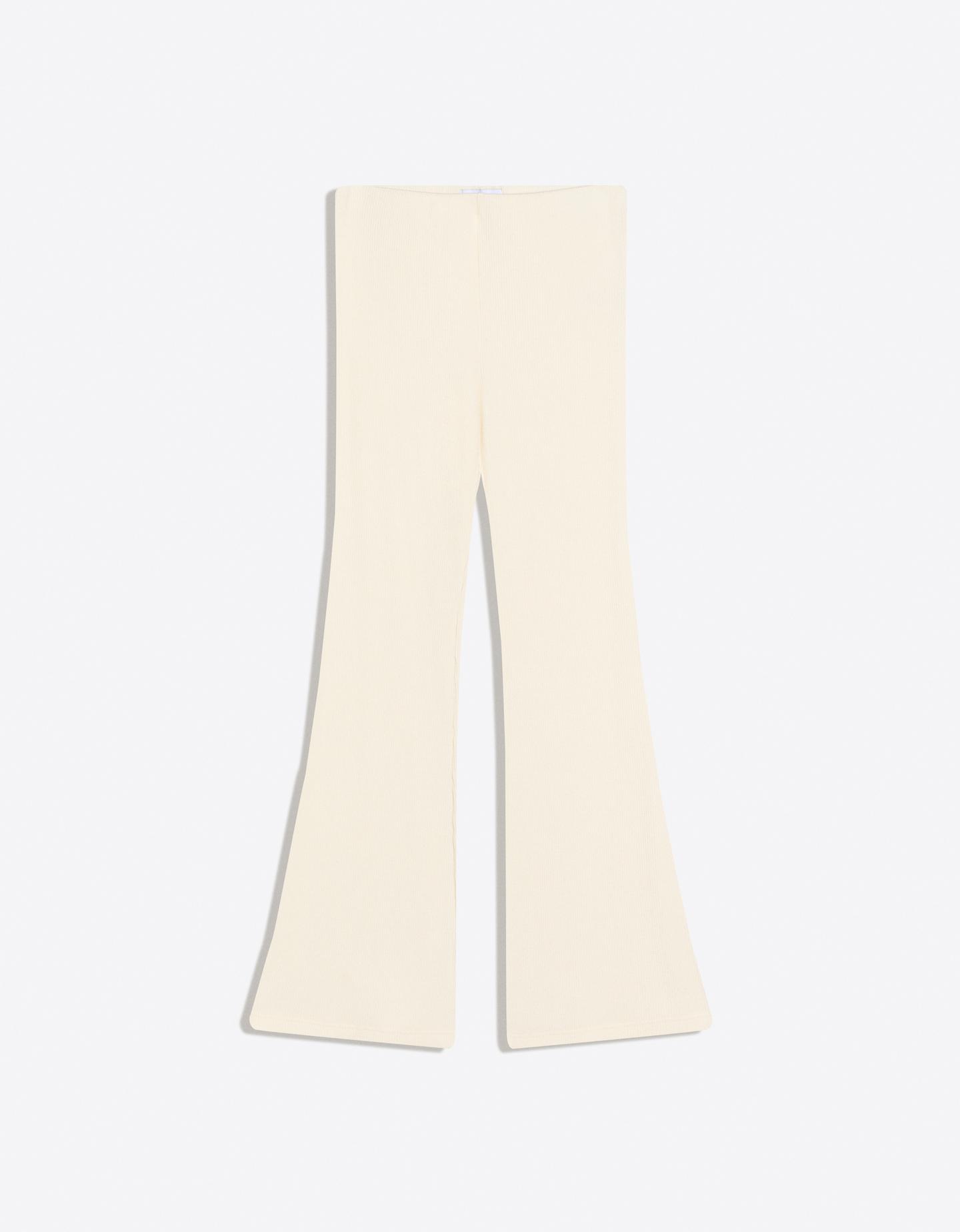 Bershka spodnie o kroju flare soft touch kremowy