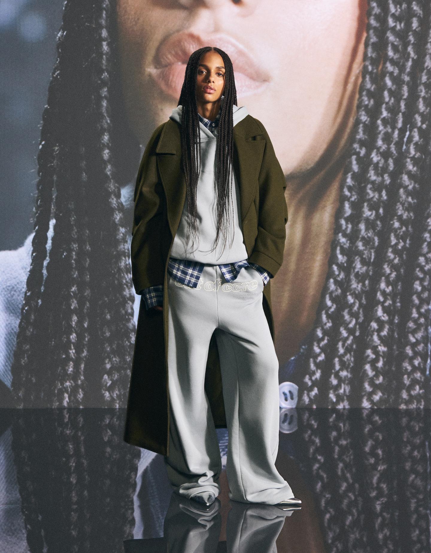 Bershka spodnie dresowe o kroju flare szary